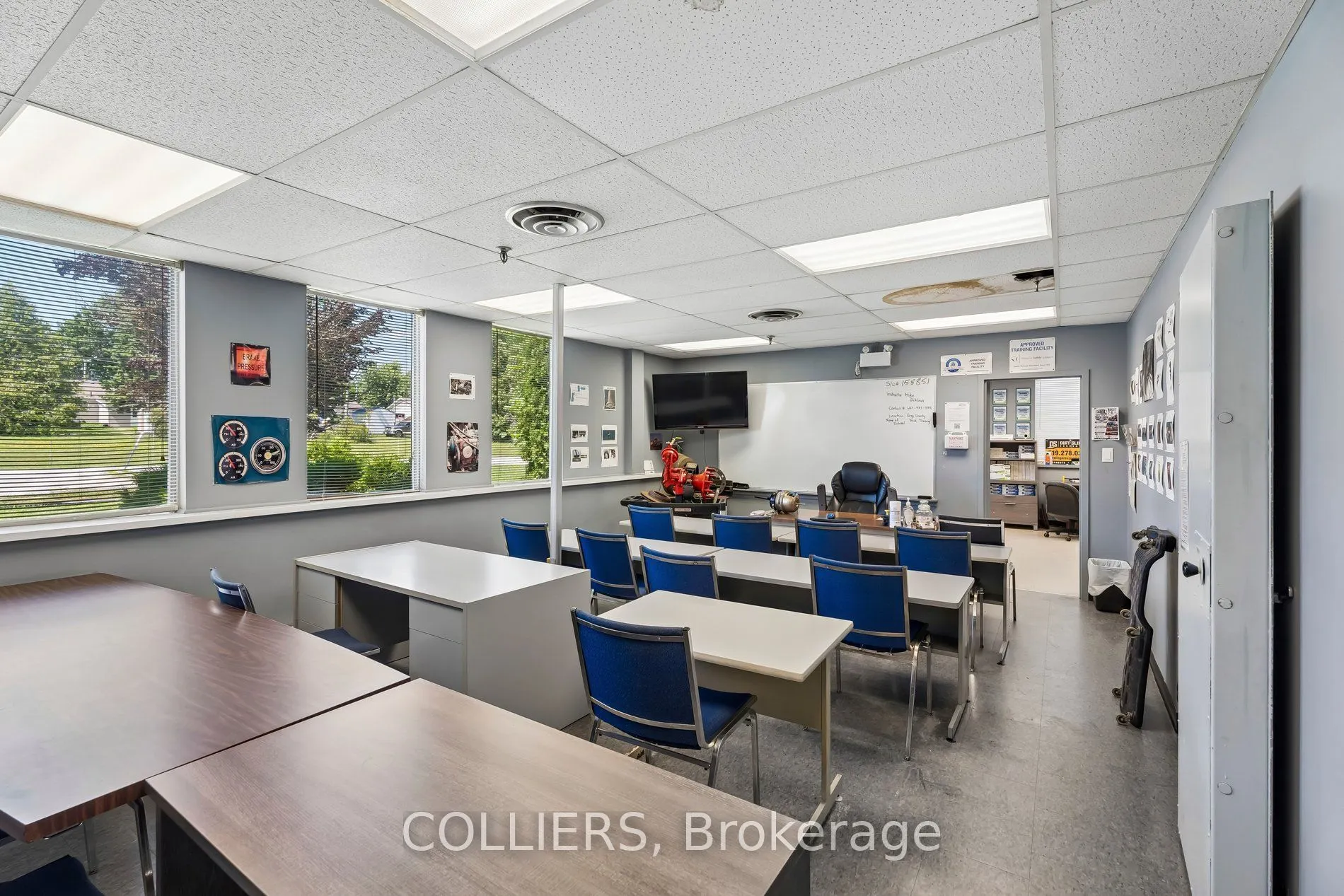 280 Victoria Street W