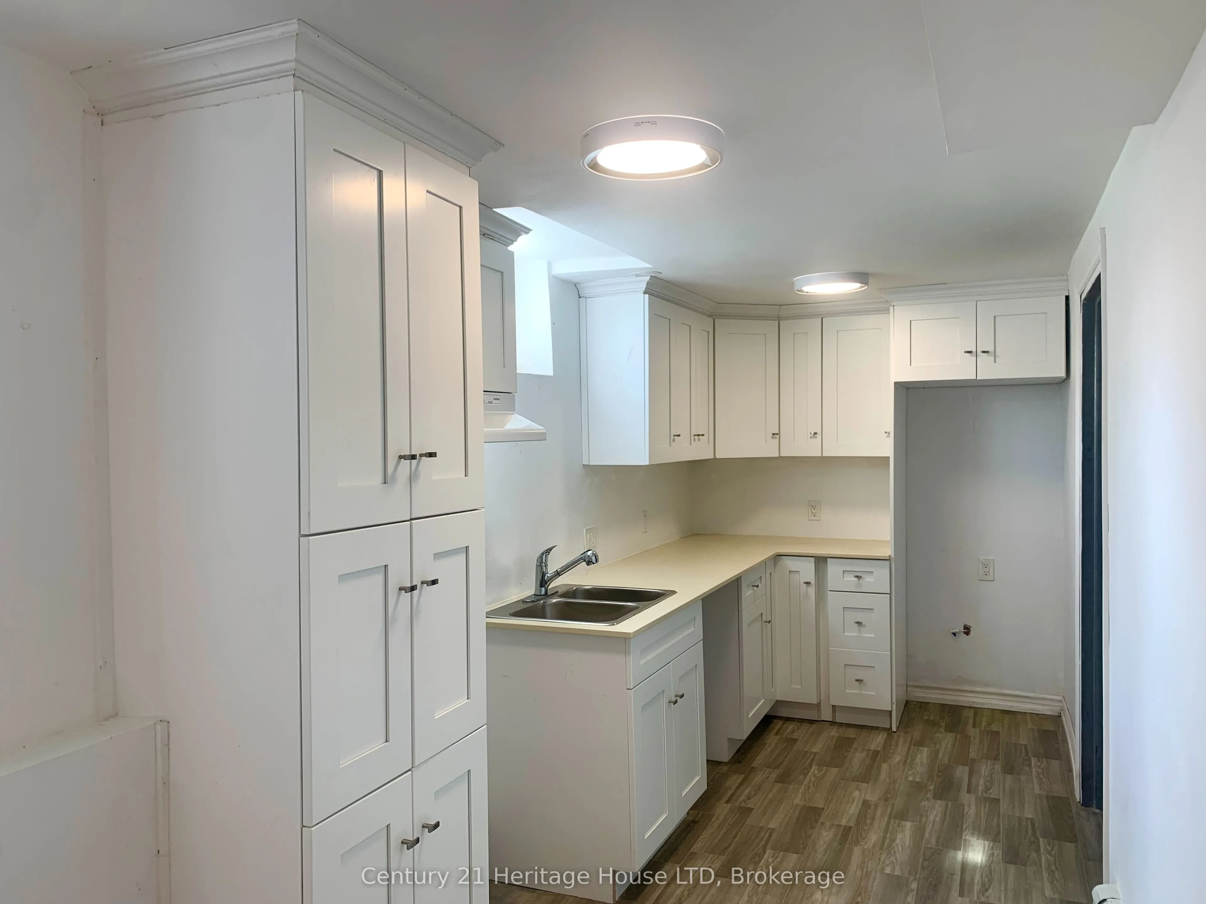 2 Foley Crescent