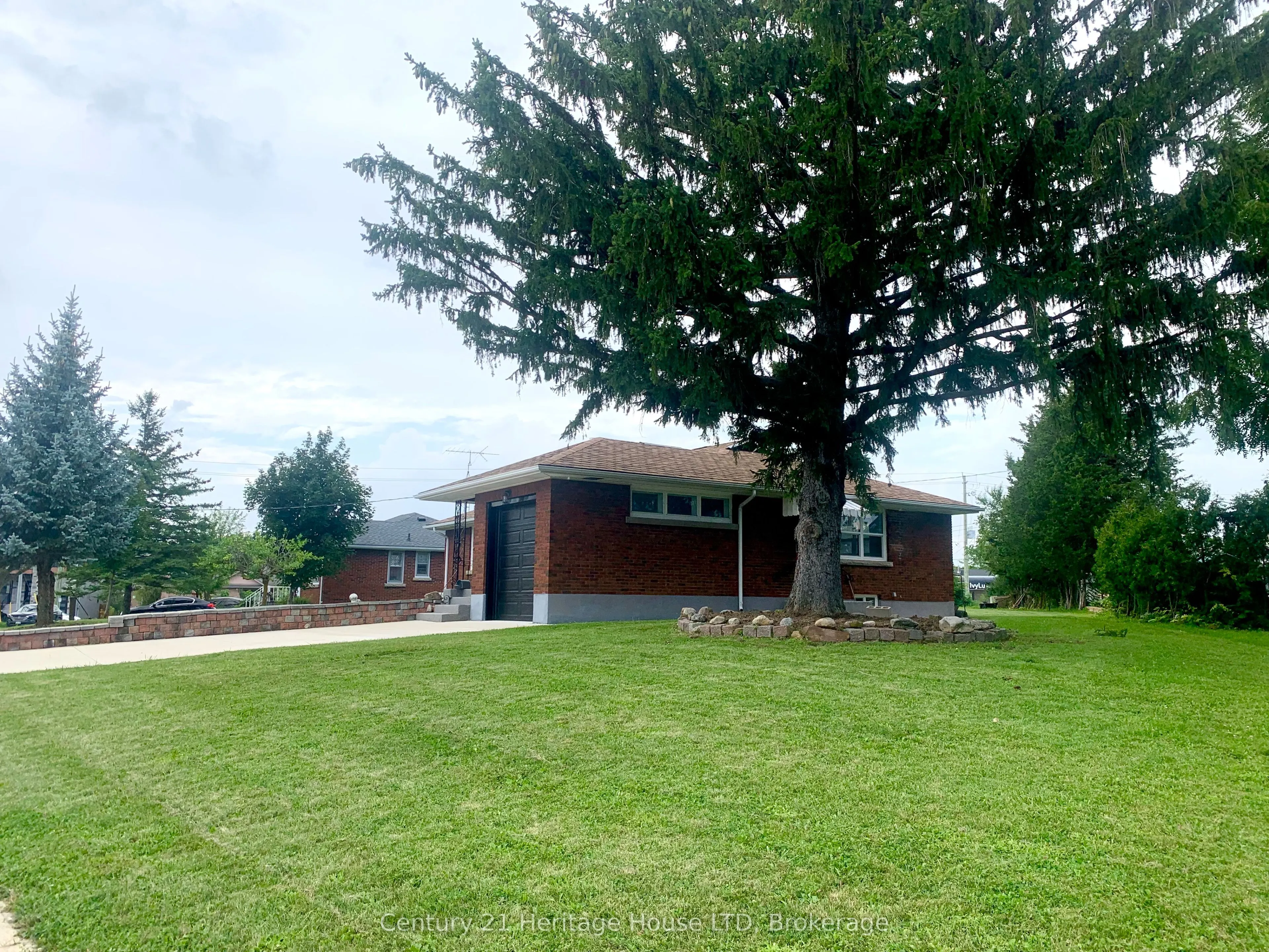 2 Foley Crescent