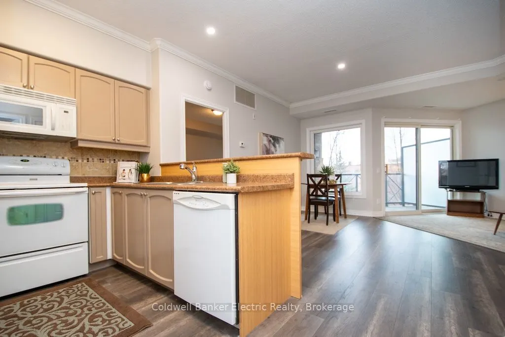 869 Clonsilla Avenue #212