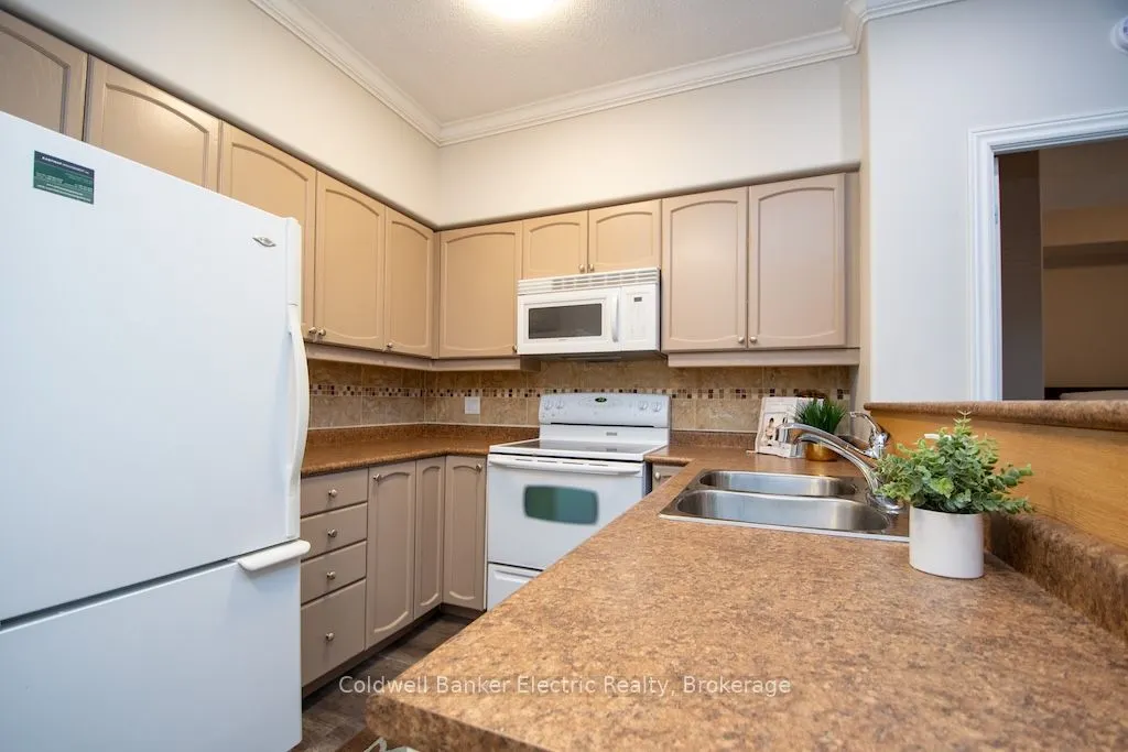 869 Clonsilla Avenue #212