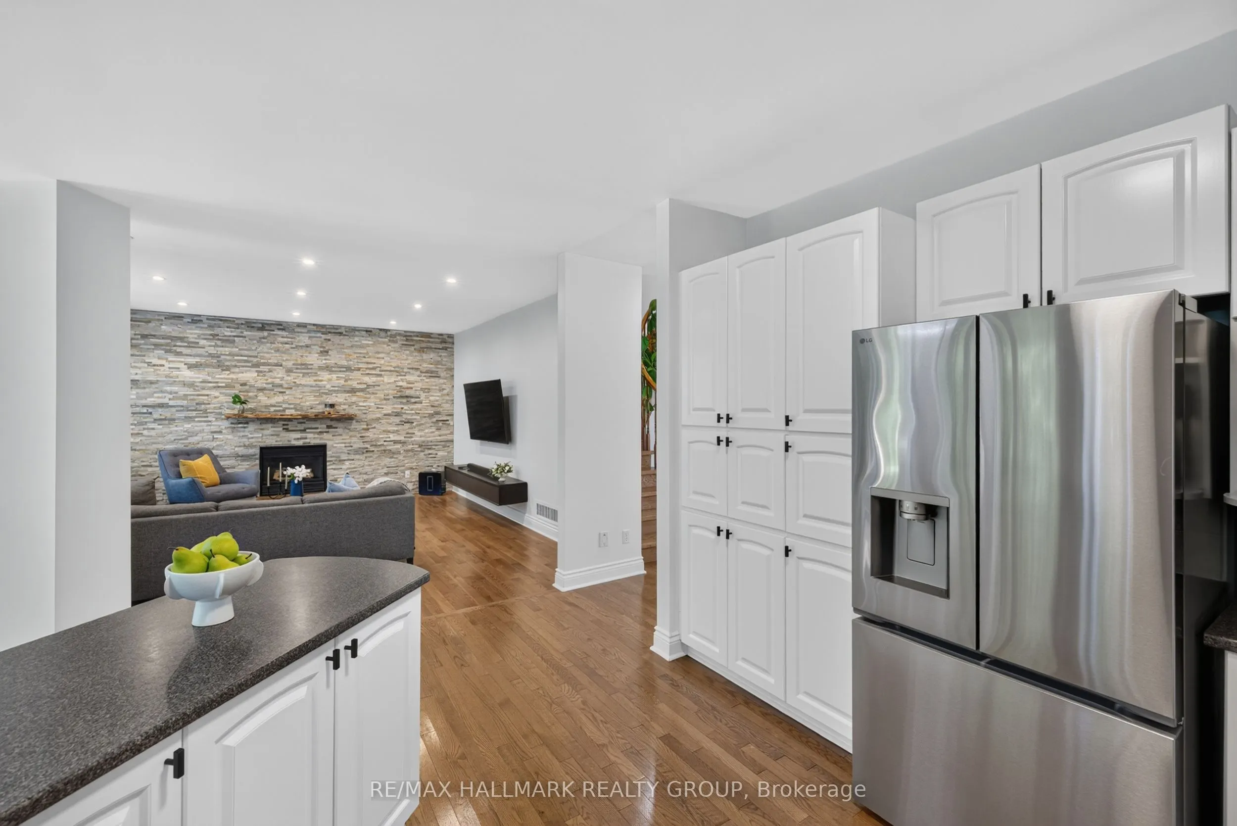 42 Glenrill Place S