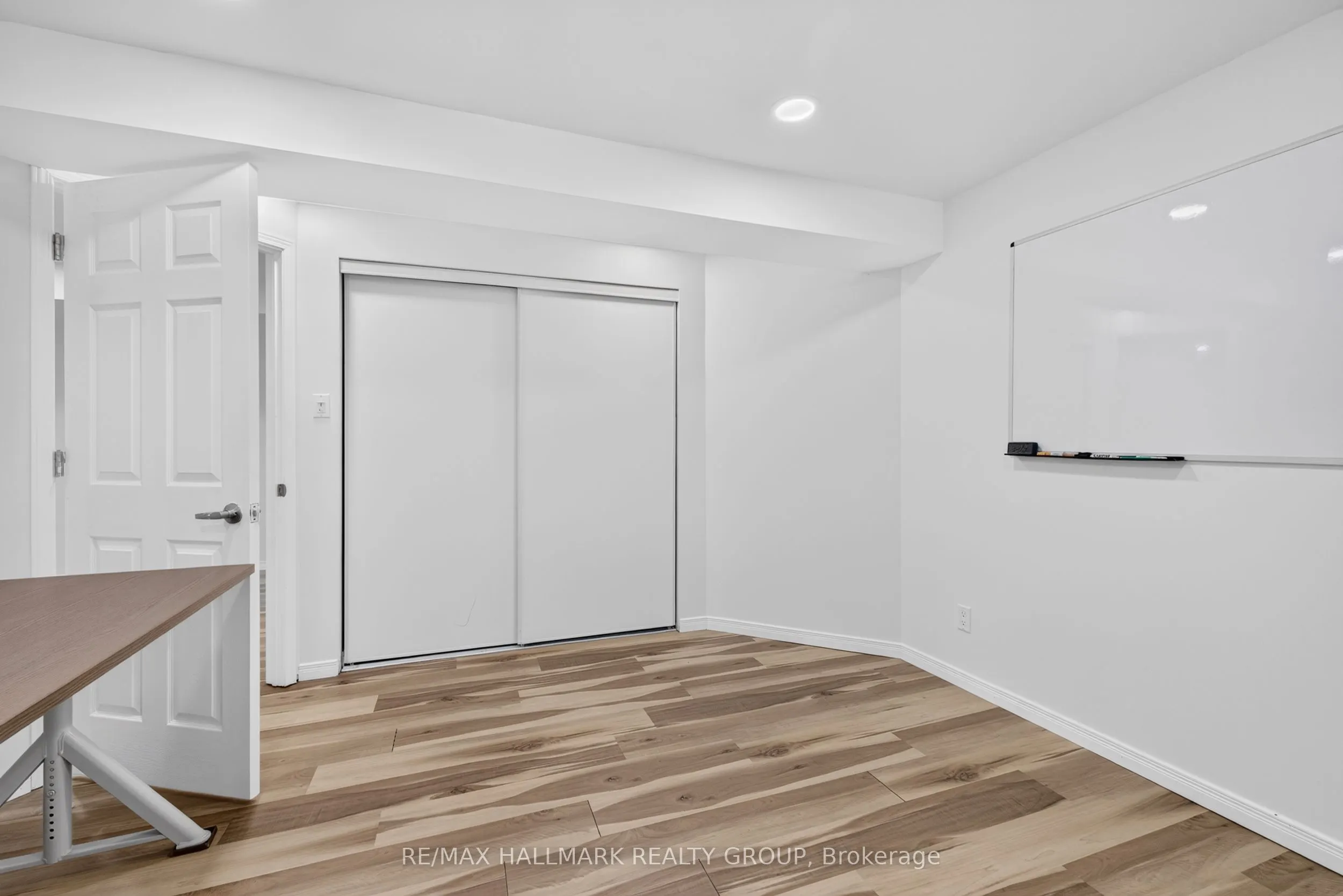 42 Glenrill Place S