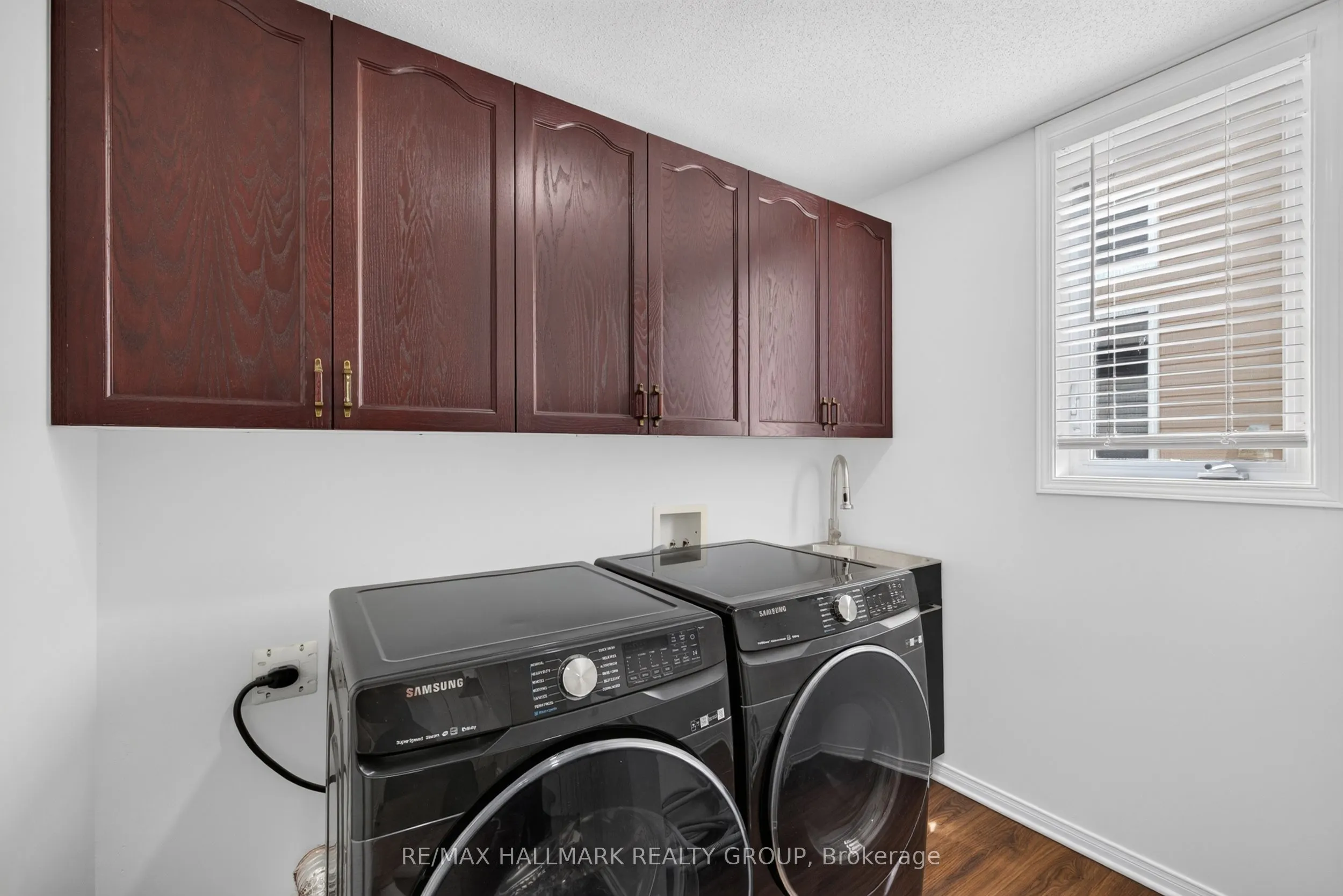 42 Glenrill Place S