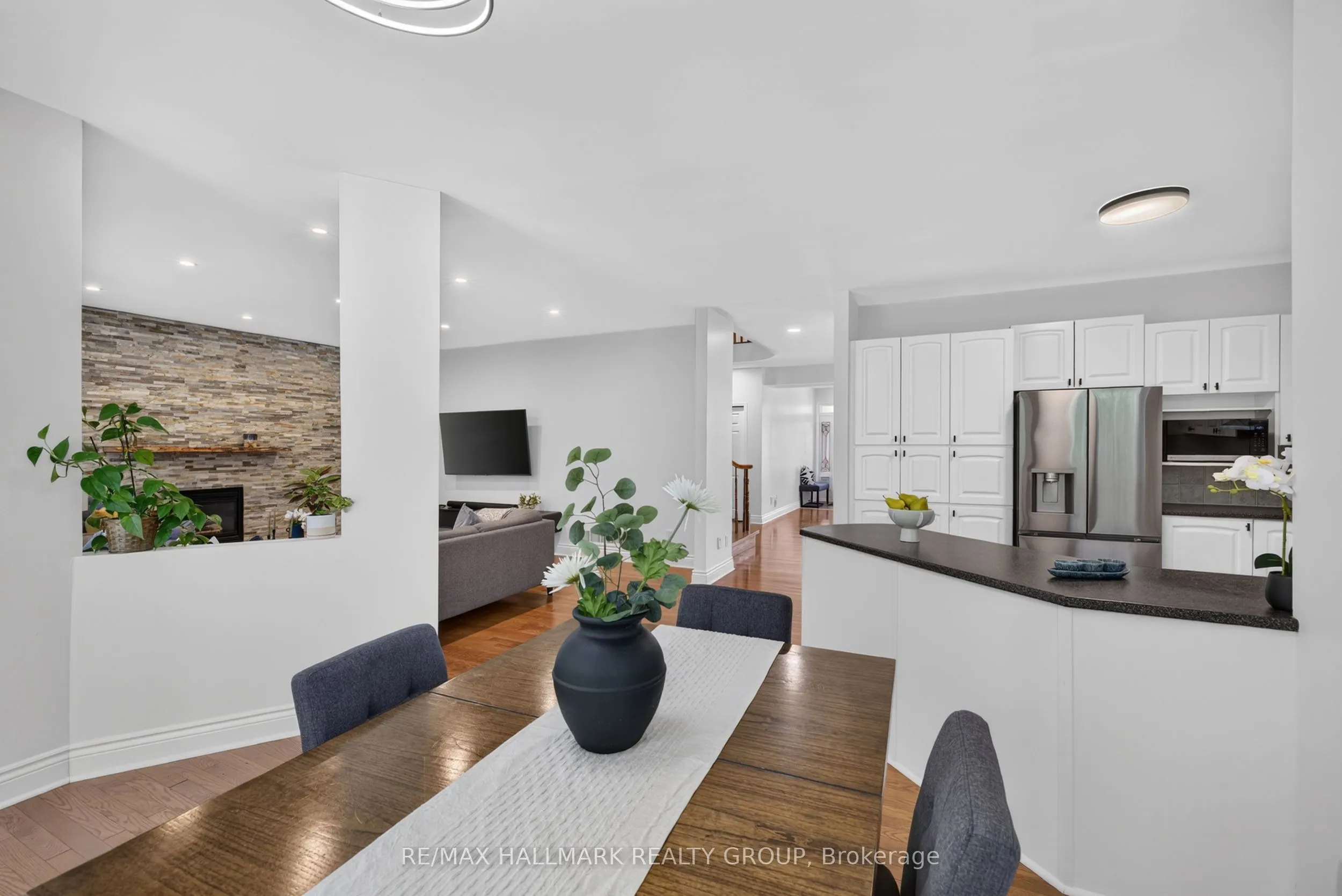 42 Glenrill Place S