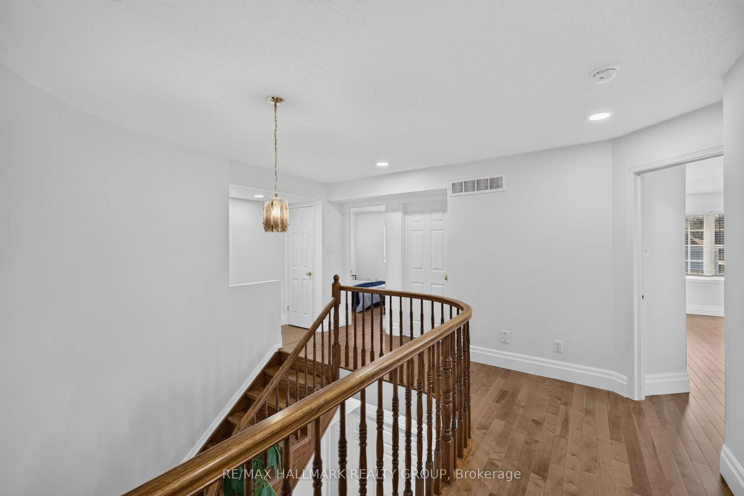 42 Glenrill Place S