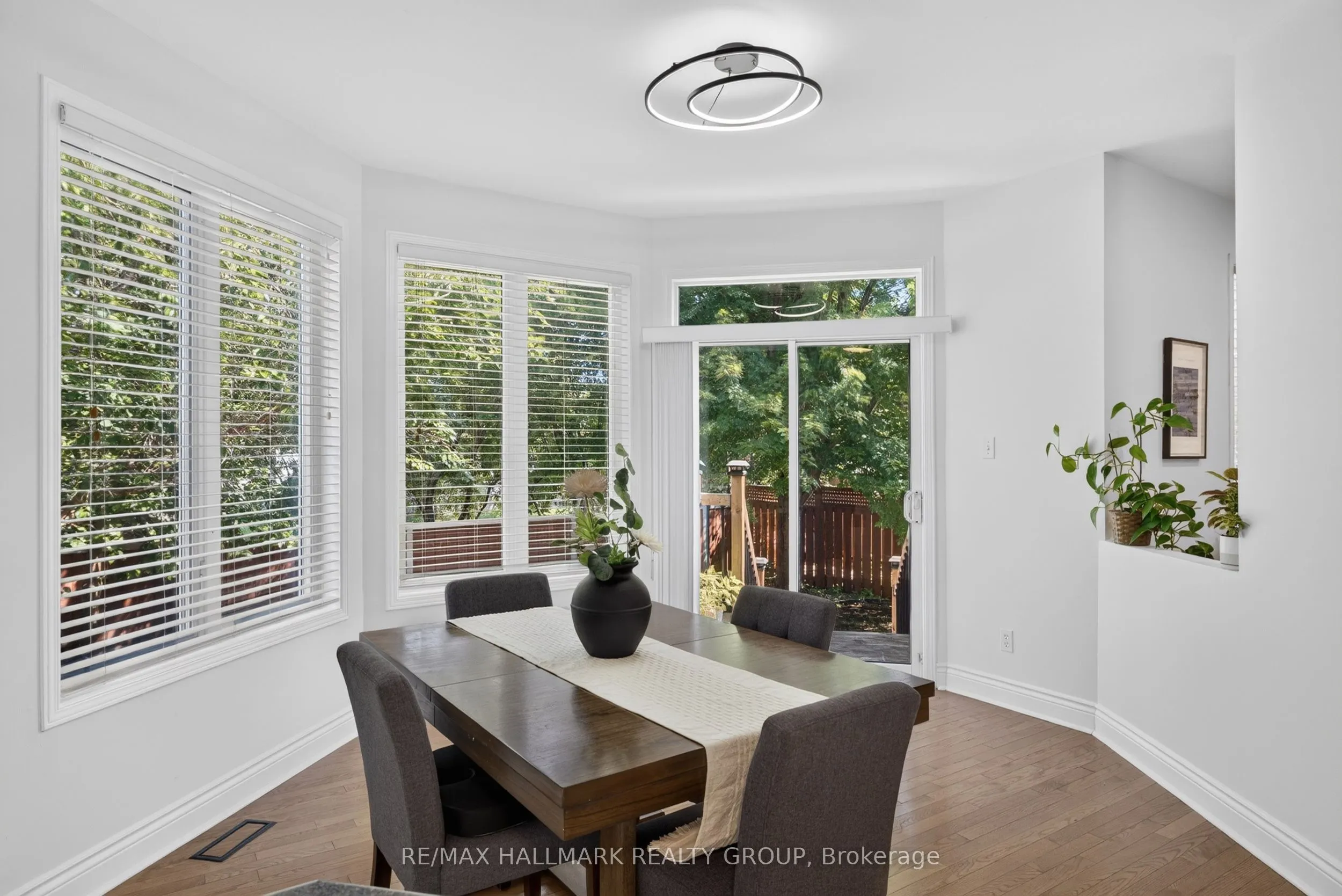 42 Glenrill Place S