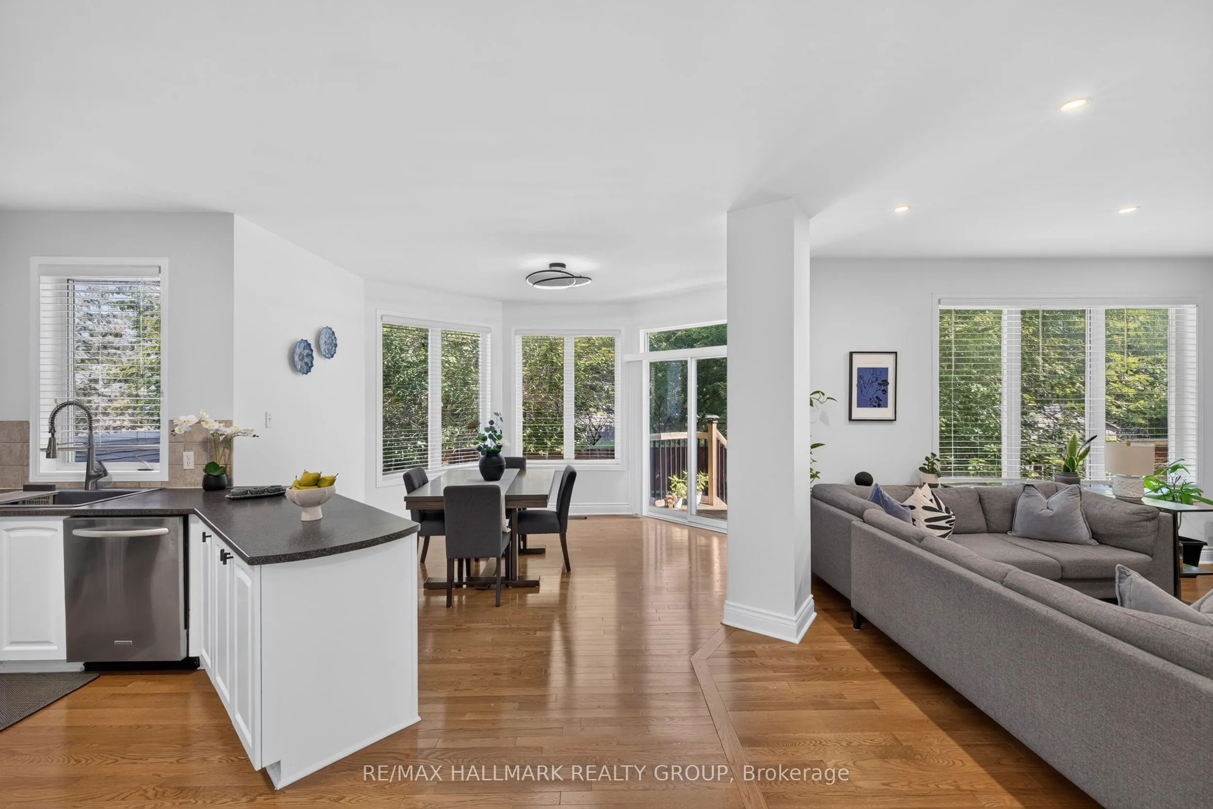 42 Glenrill Place S