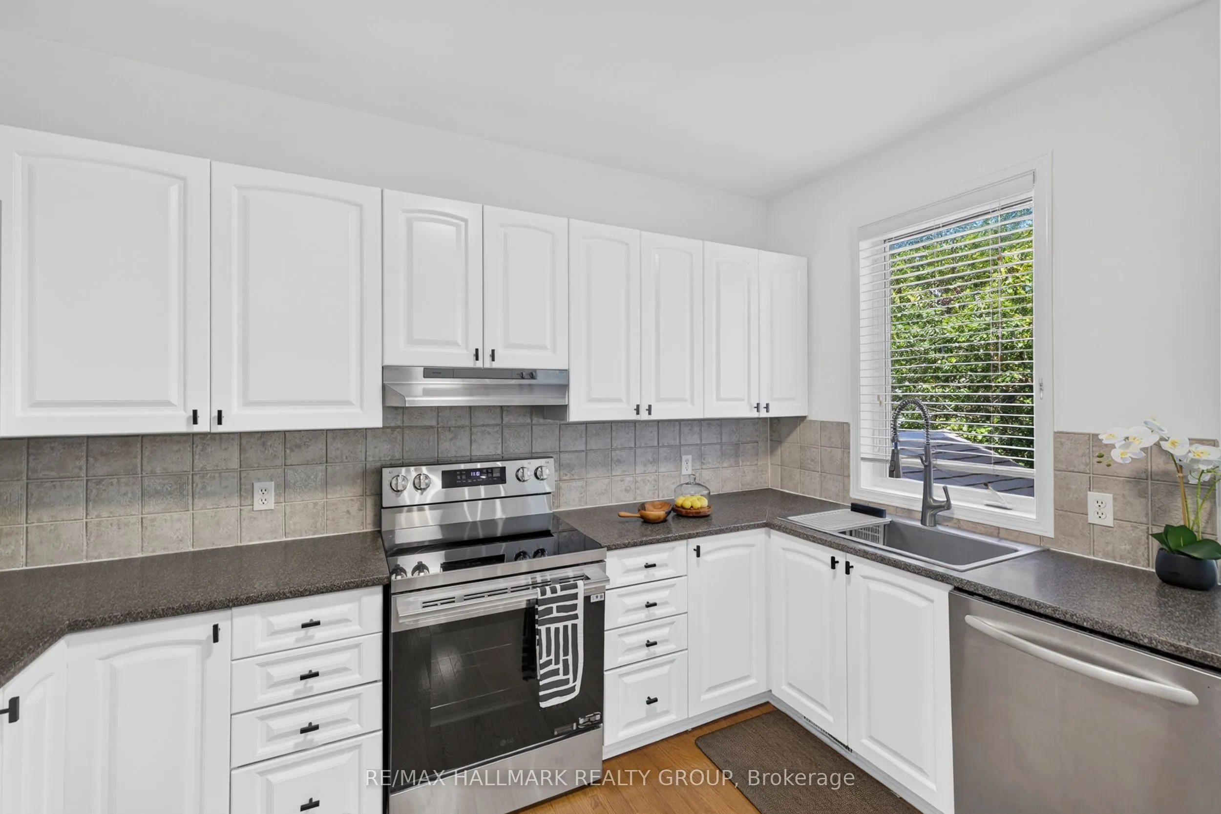 42 Glenrill Place S