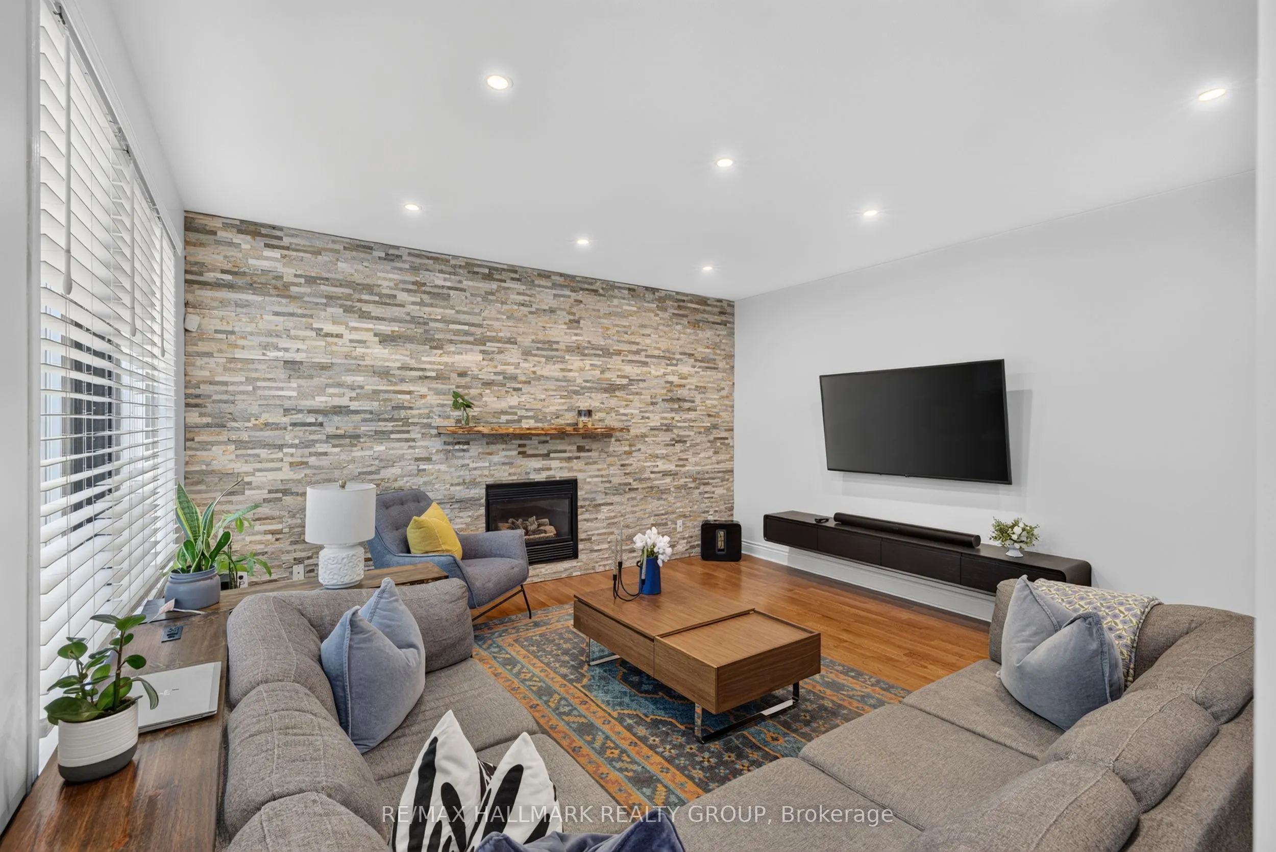 42 Glenrill Place S