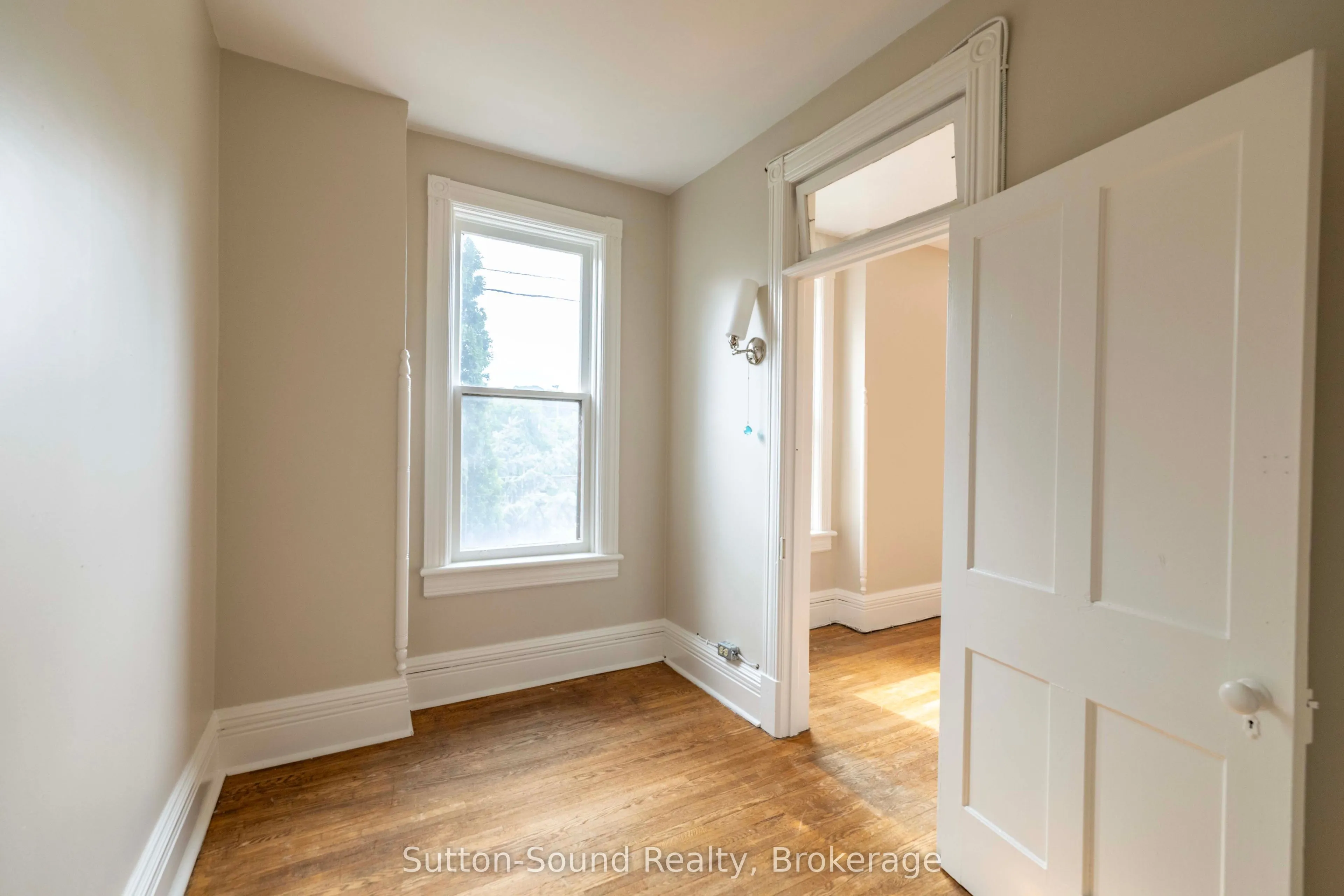 1100 4th Avenue E