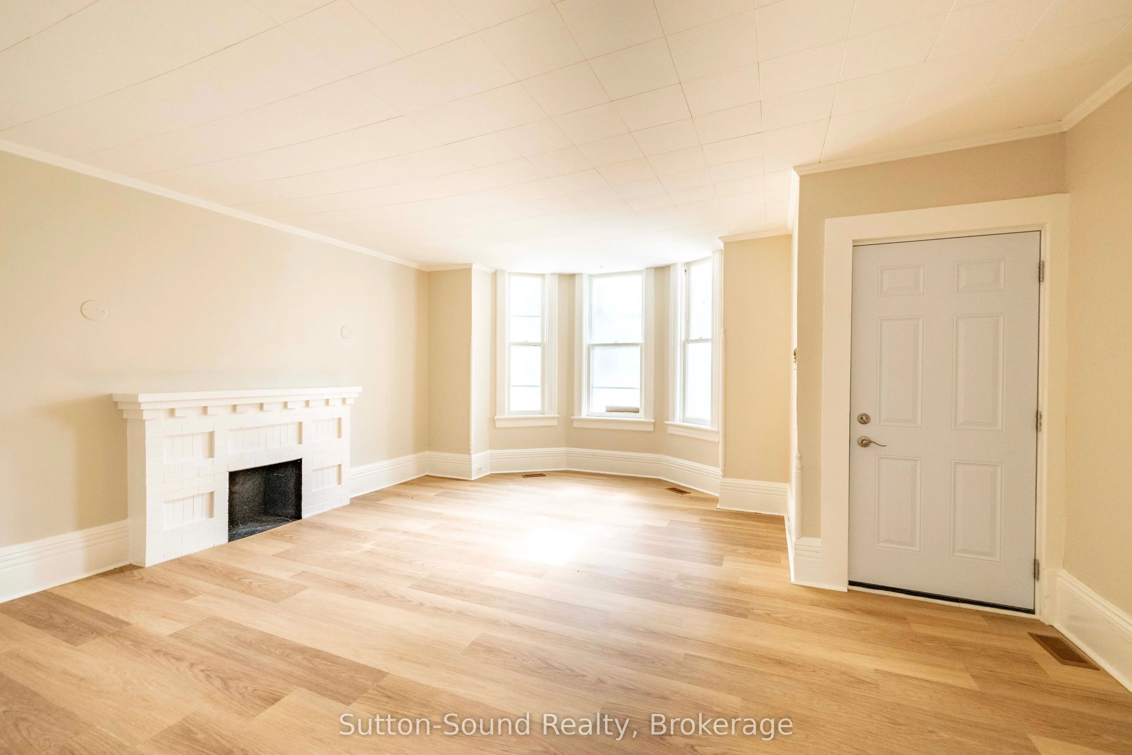 1100 4th Avenue E