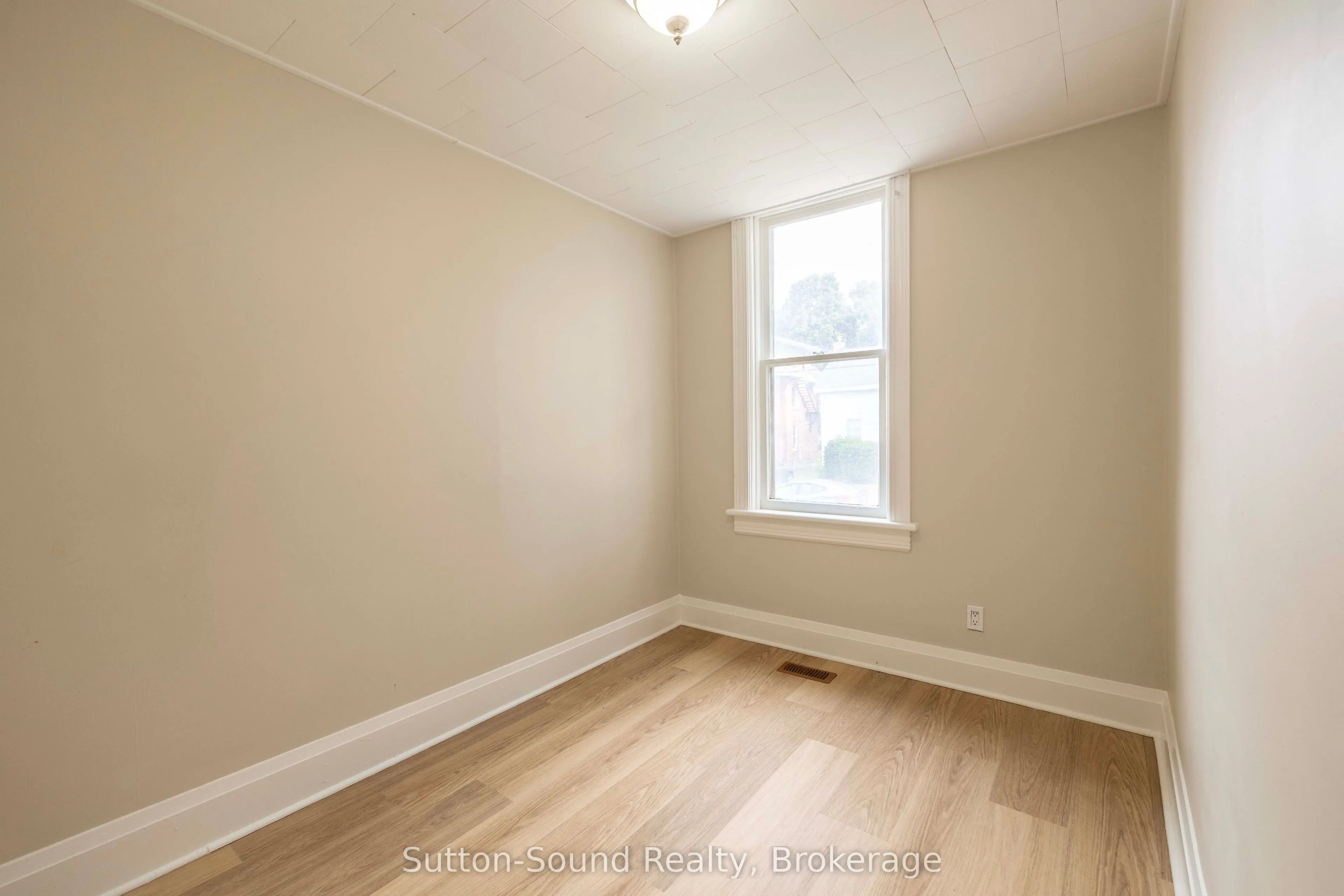 1100 4th Avenue E