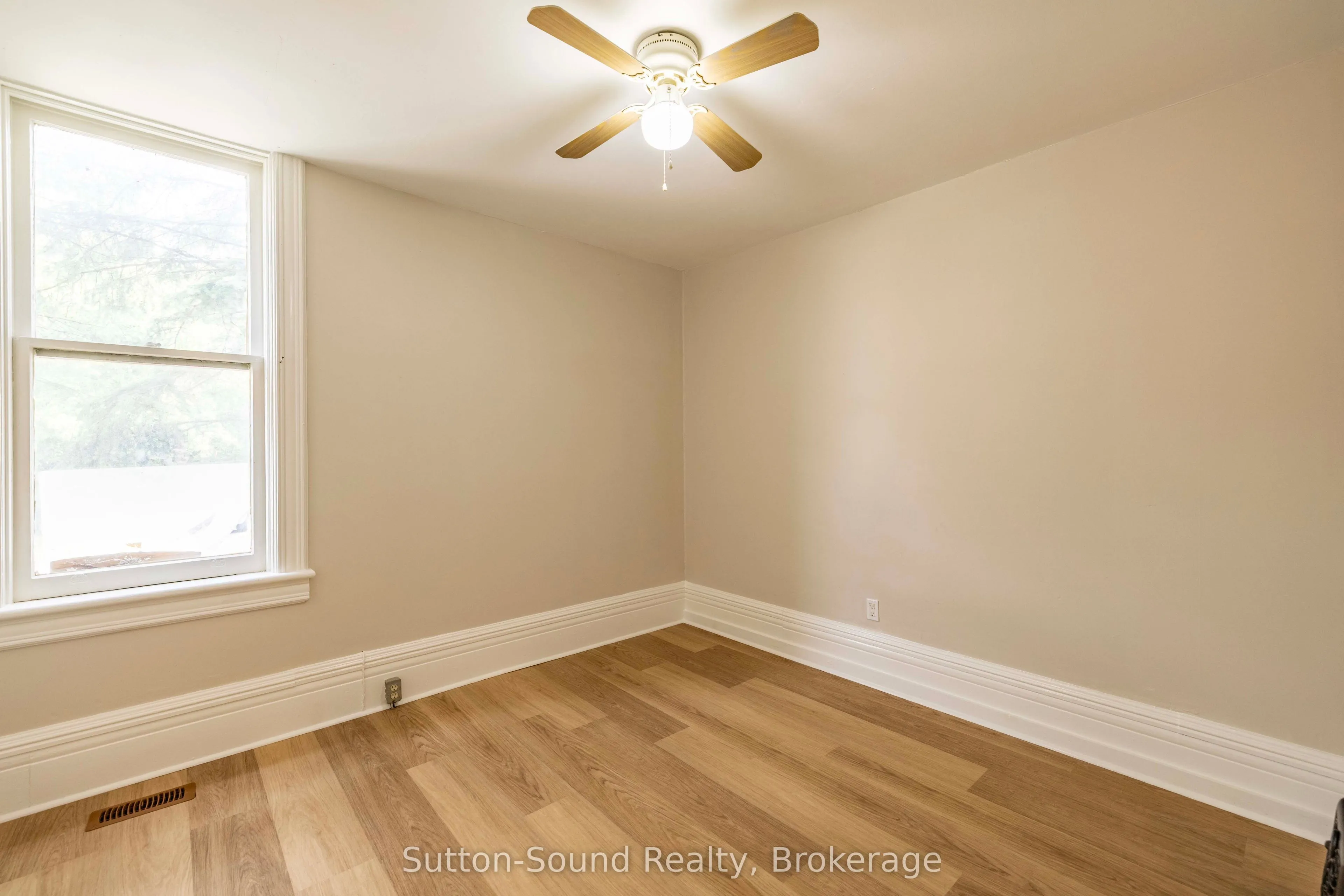 1100 4th Avenue E