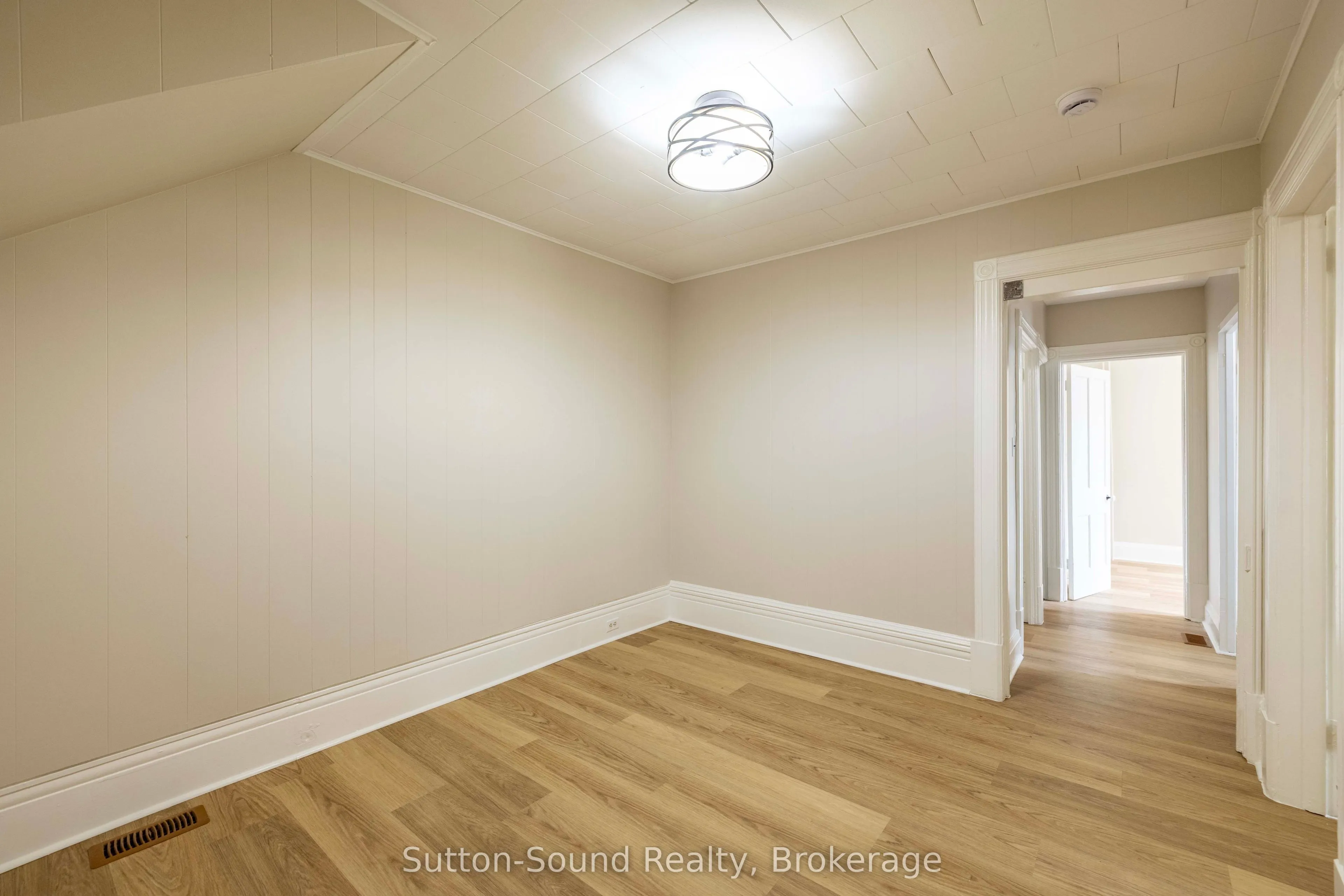 1100 4th Avenue E
