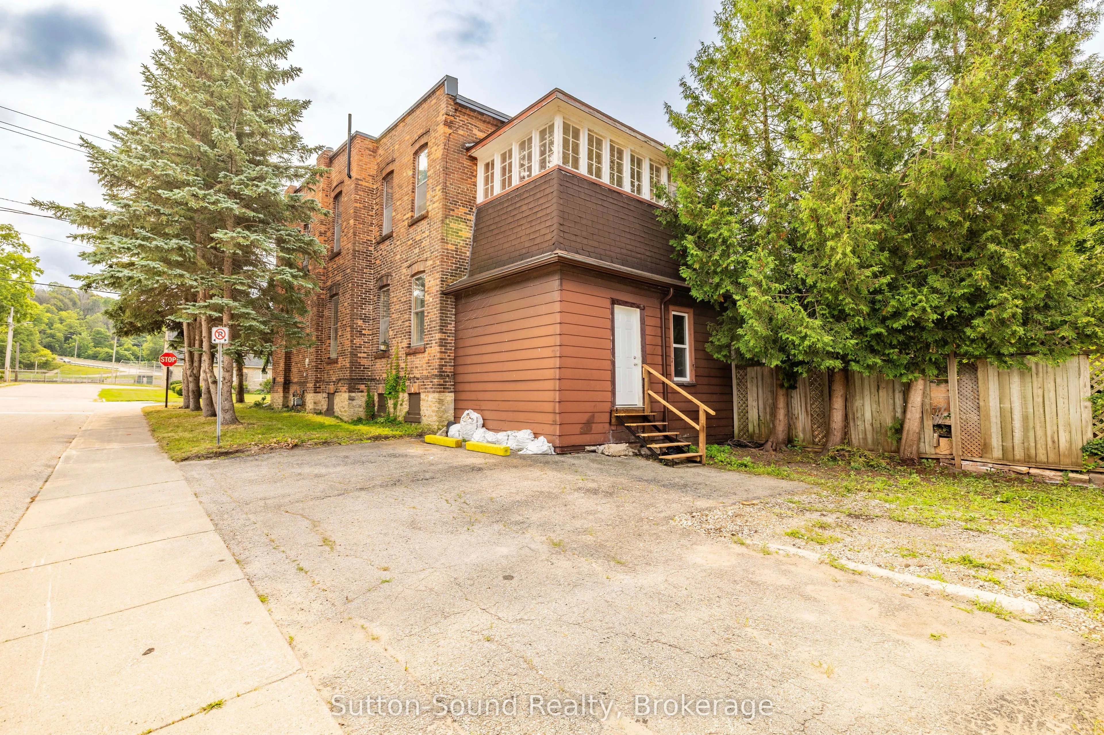 1100 4th Avenue E