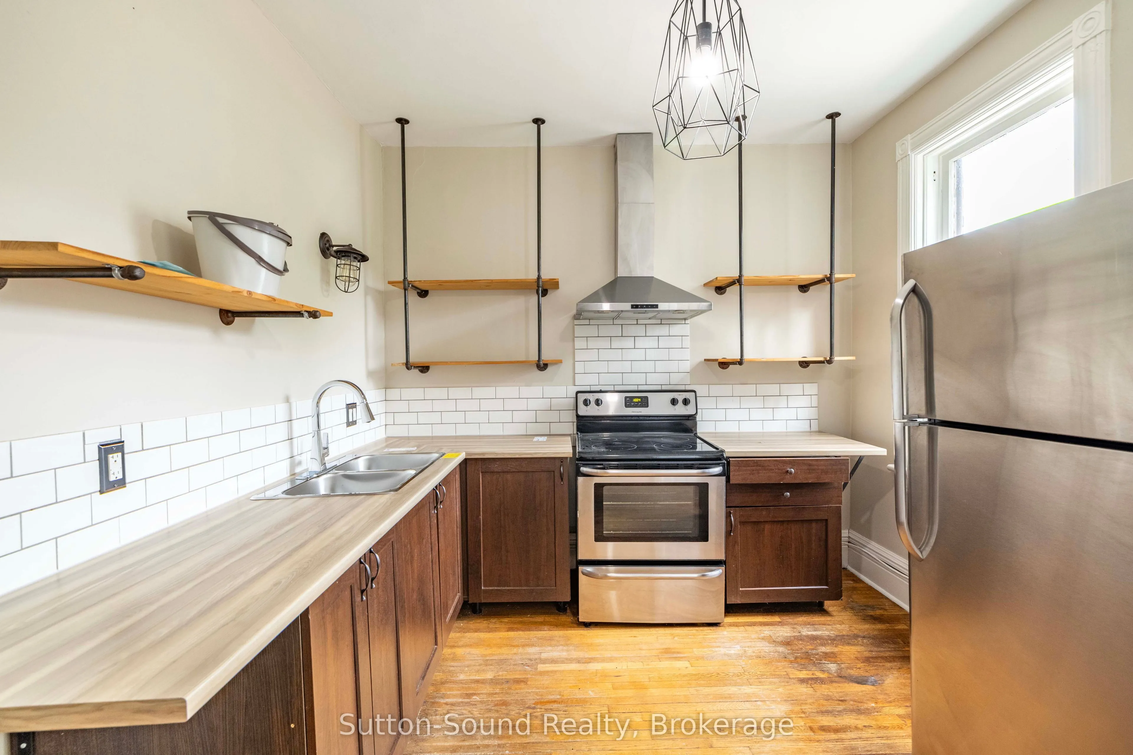 1100 4th Avenue E