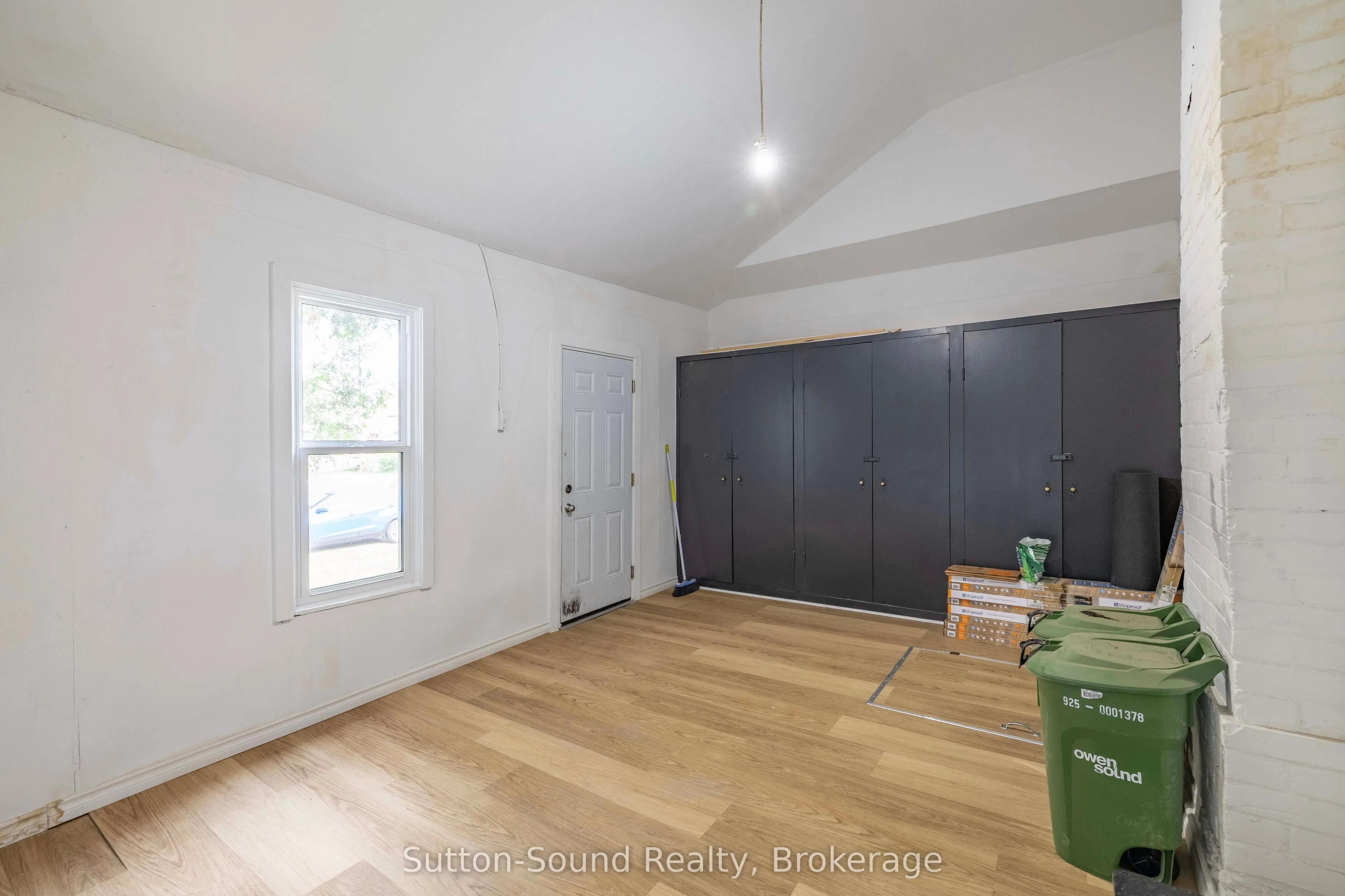 1100 4th Avenue E