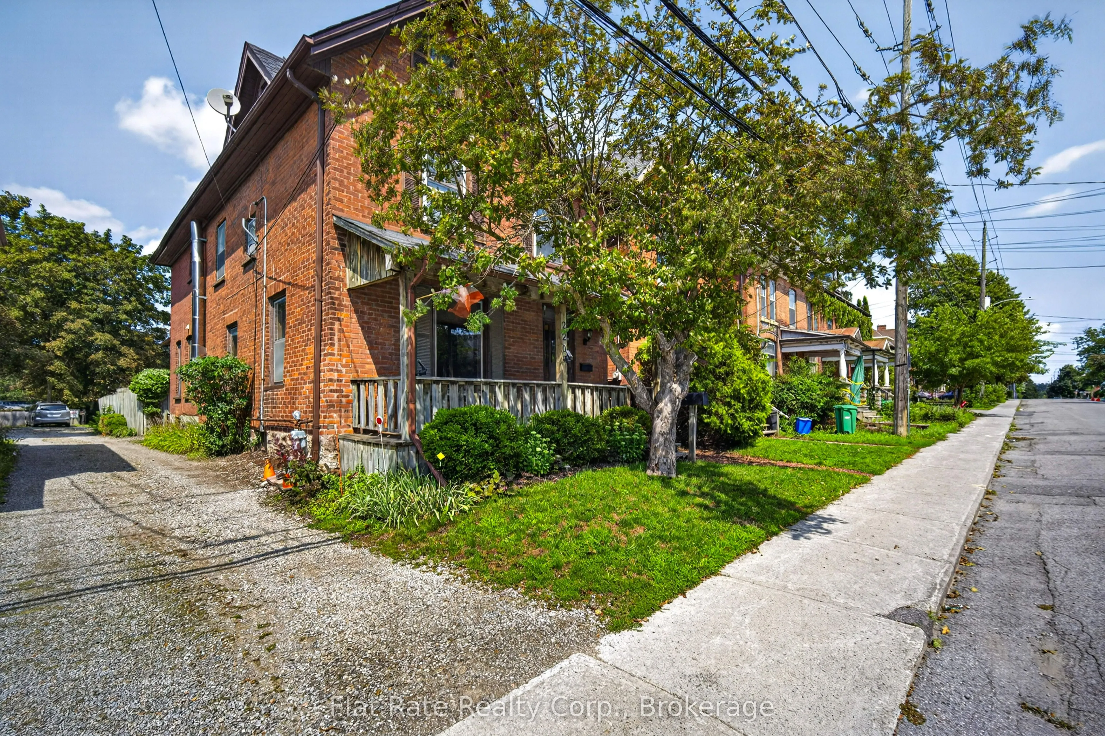 220 LONDON Street