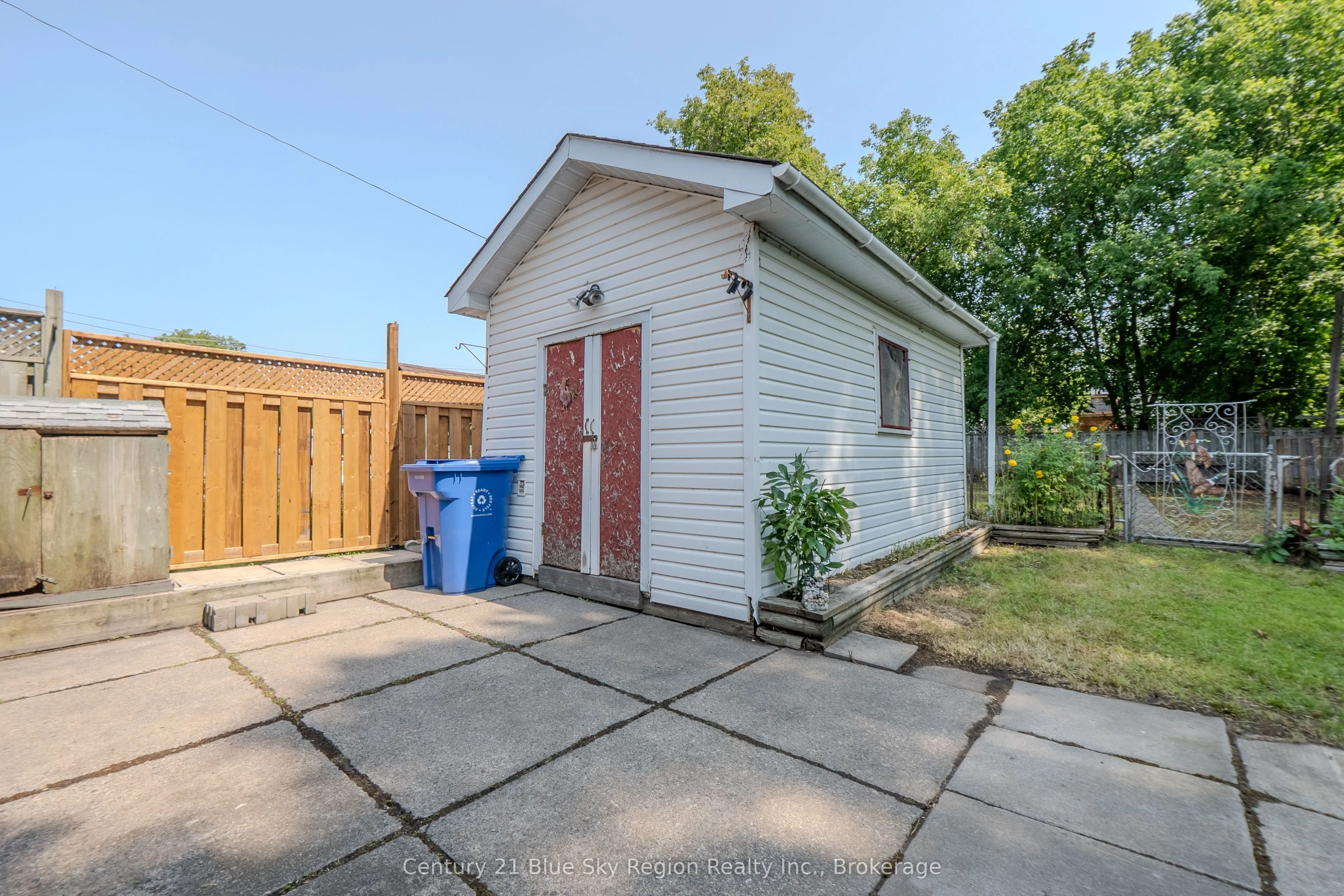 624 Mcintyre Street E
