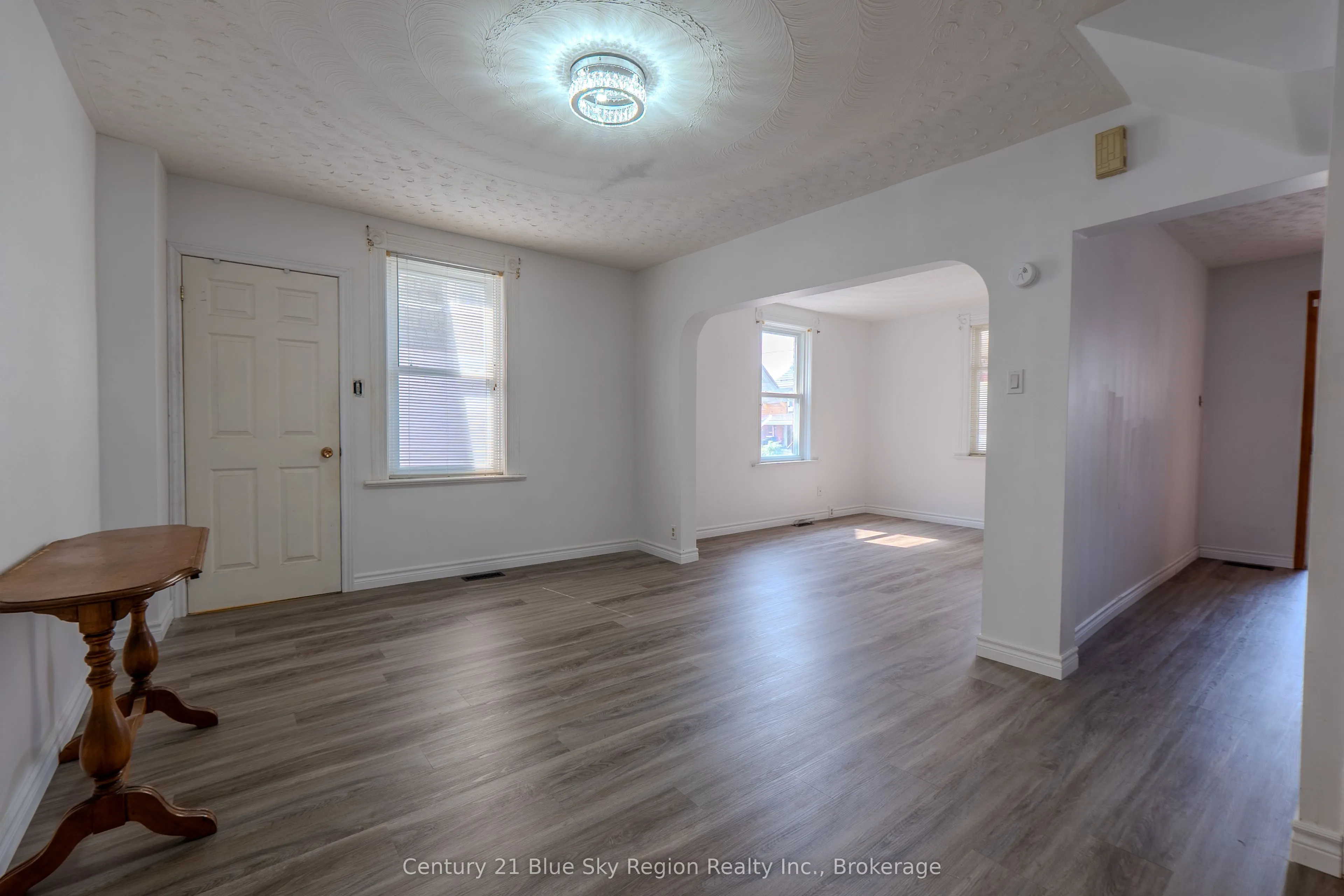 624 Mcintyre Street E