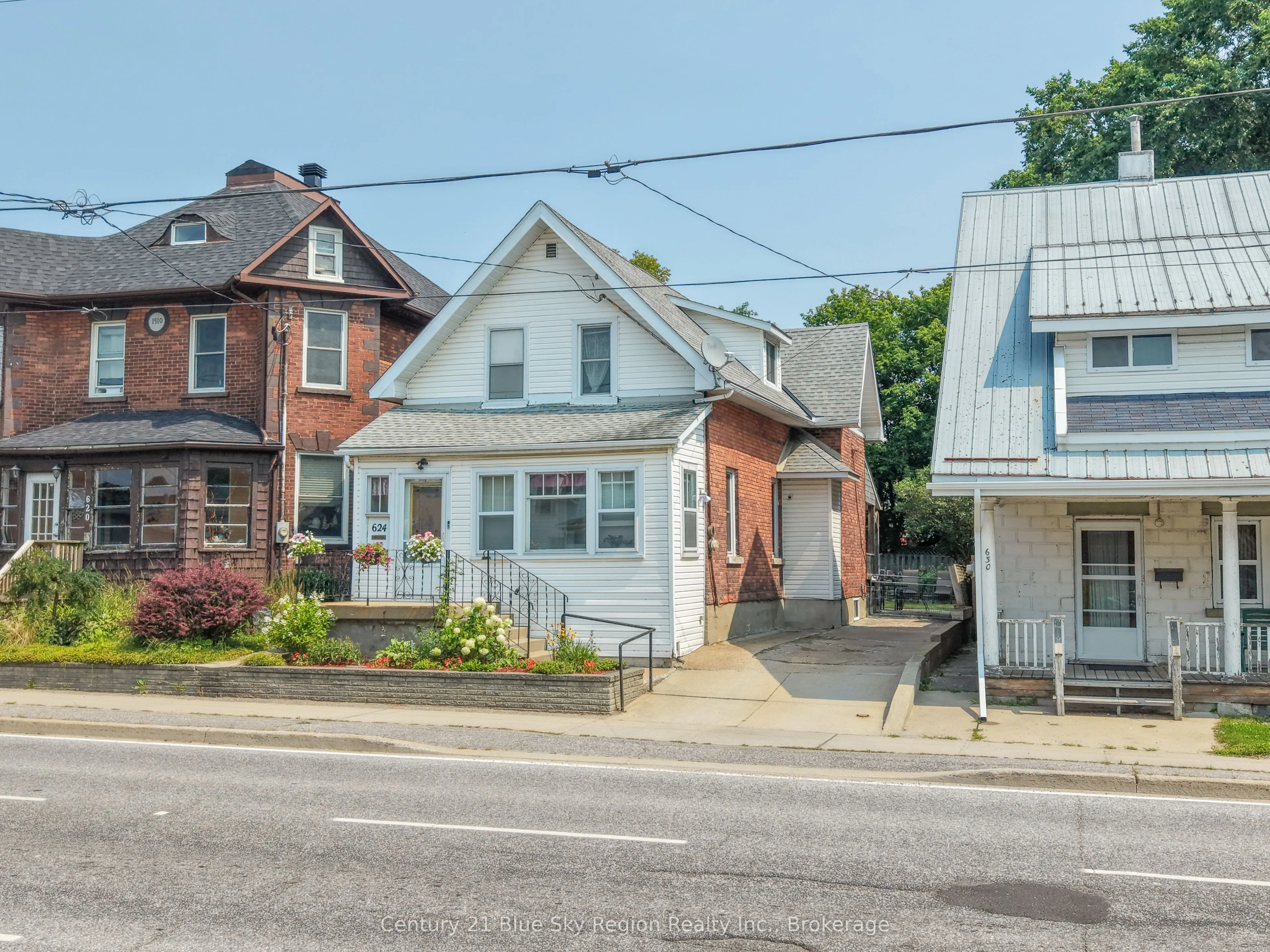 624 Mcintyre Street E