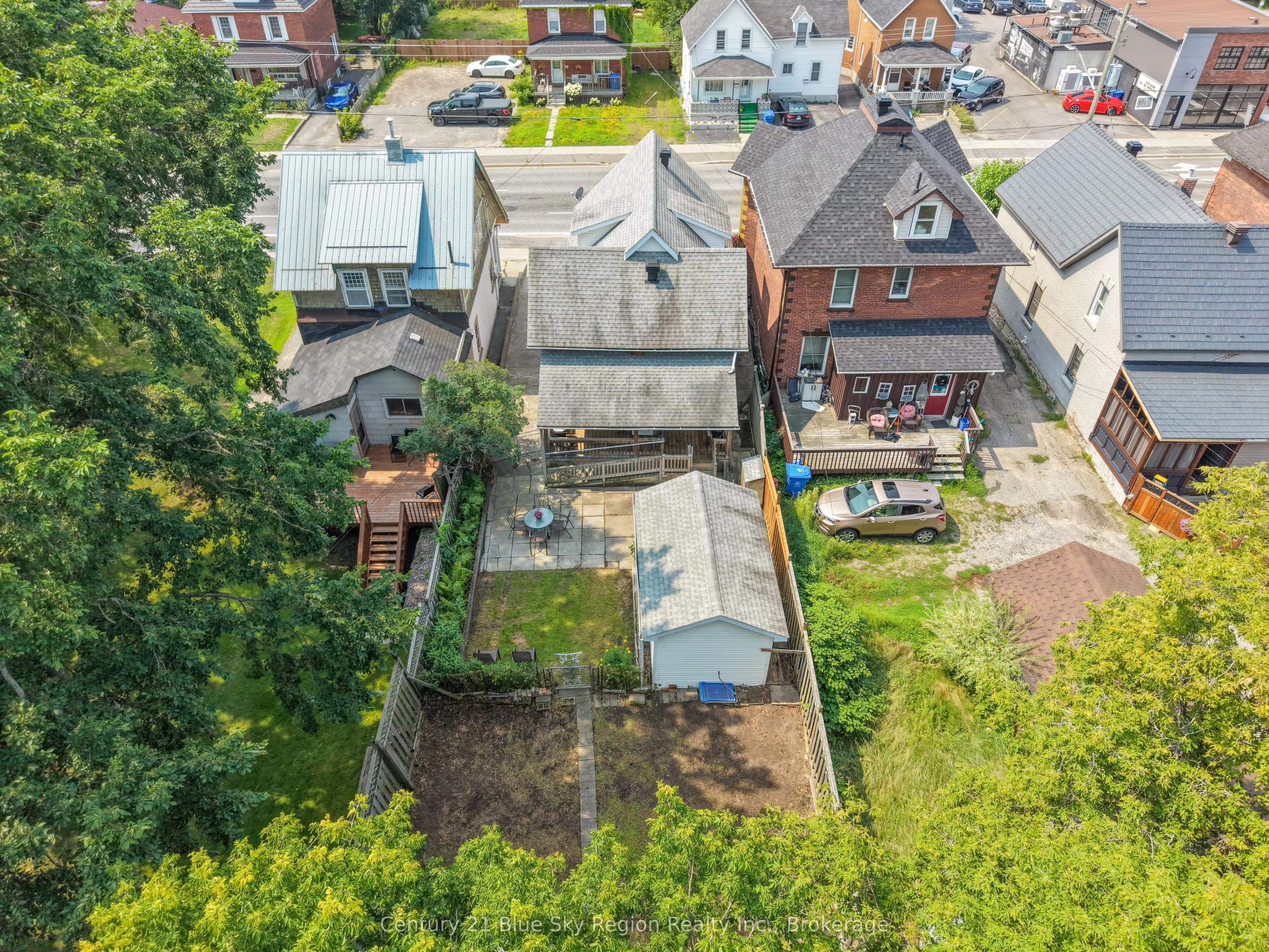 624 Mcintyre Street E