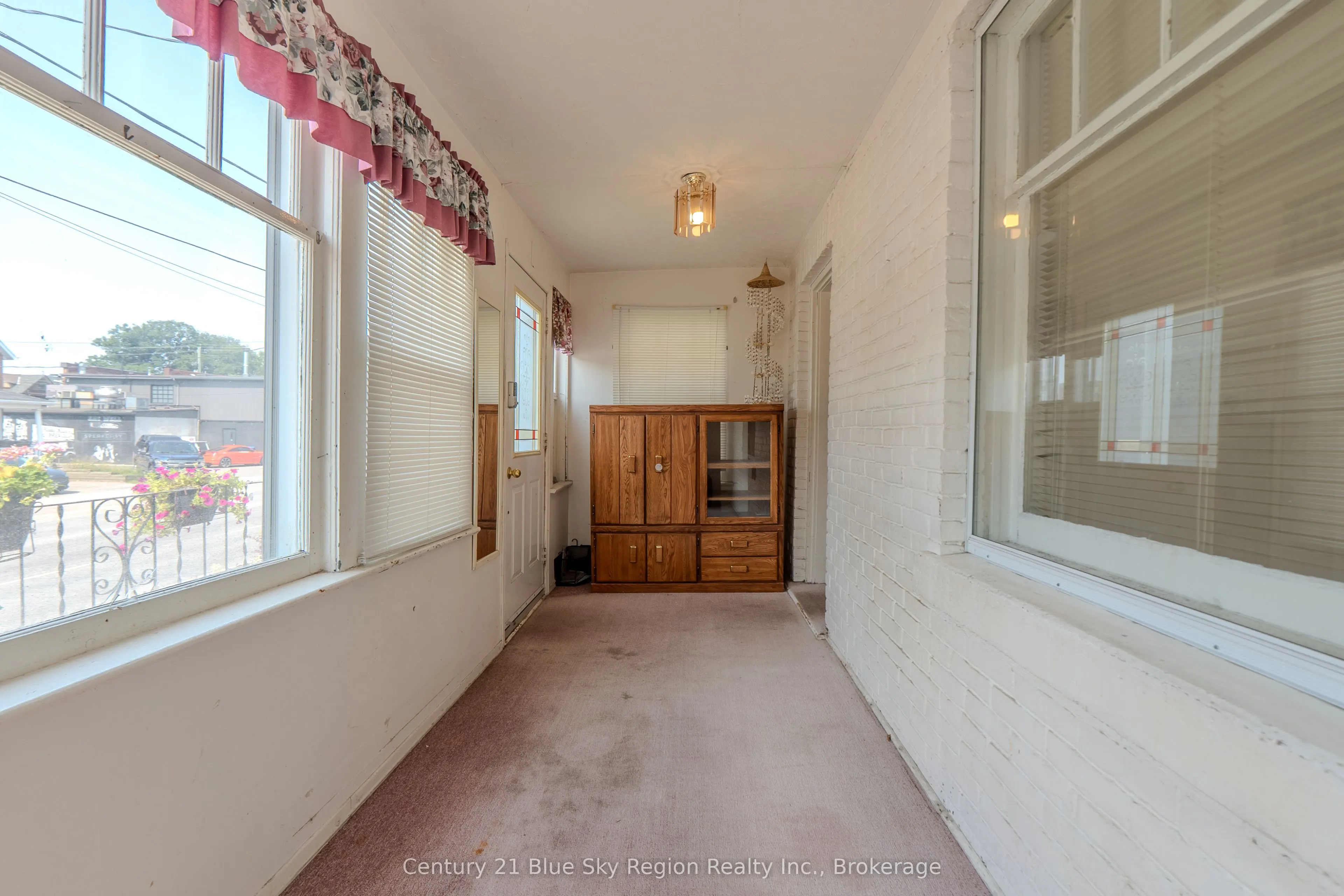 624 Mcintyre Street E