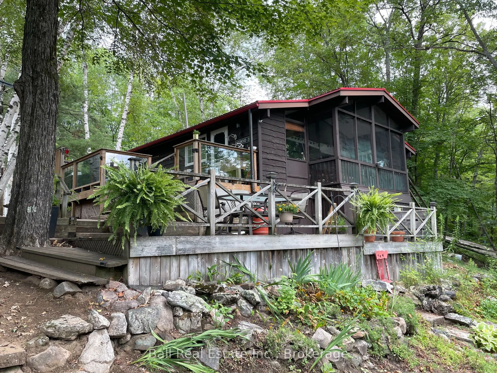 1046 Edith Crescent