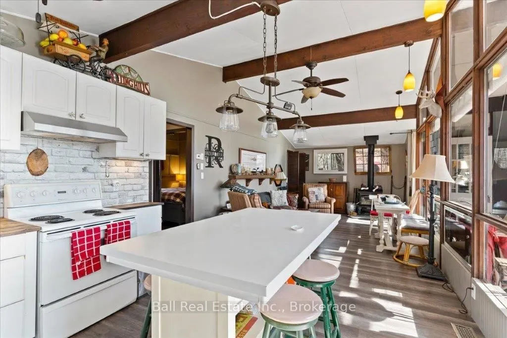 1046 Edith Crescent