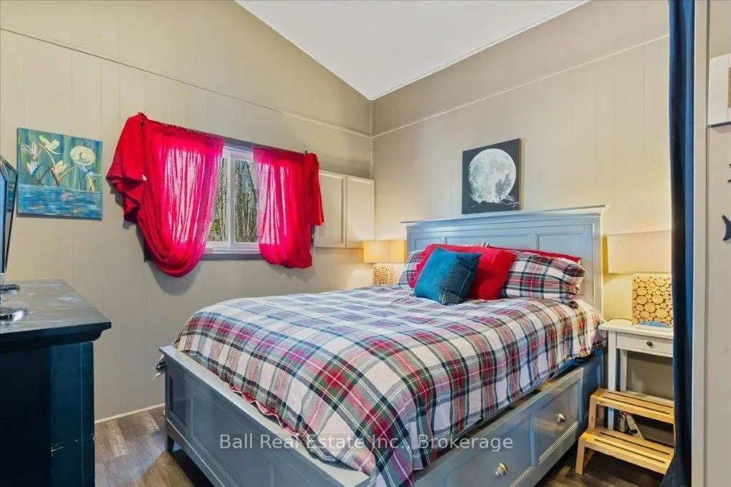 1046 Edith Crescent