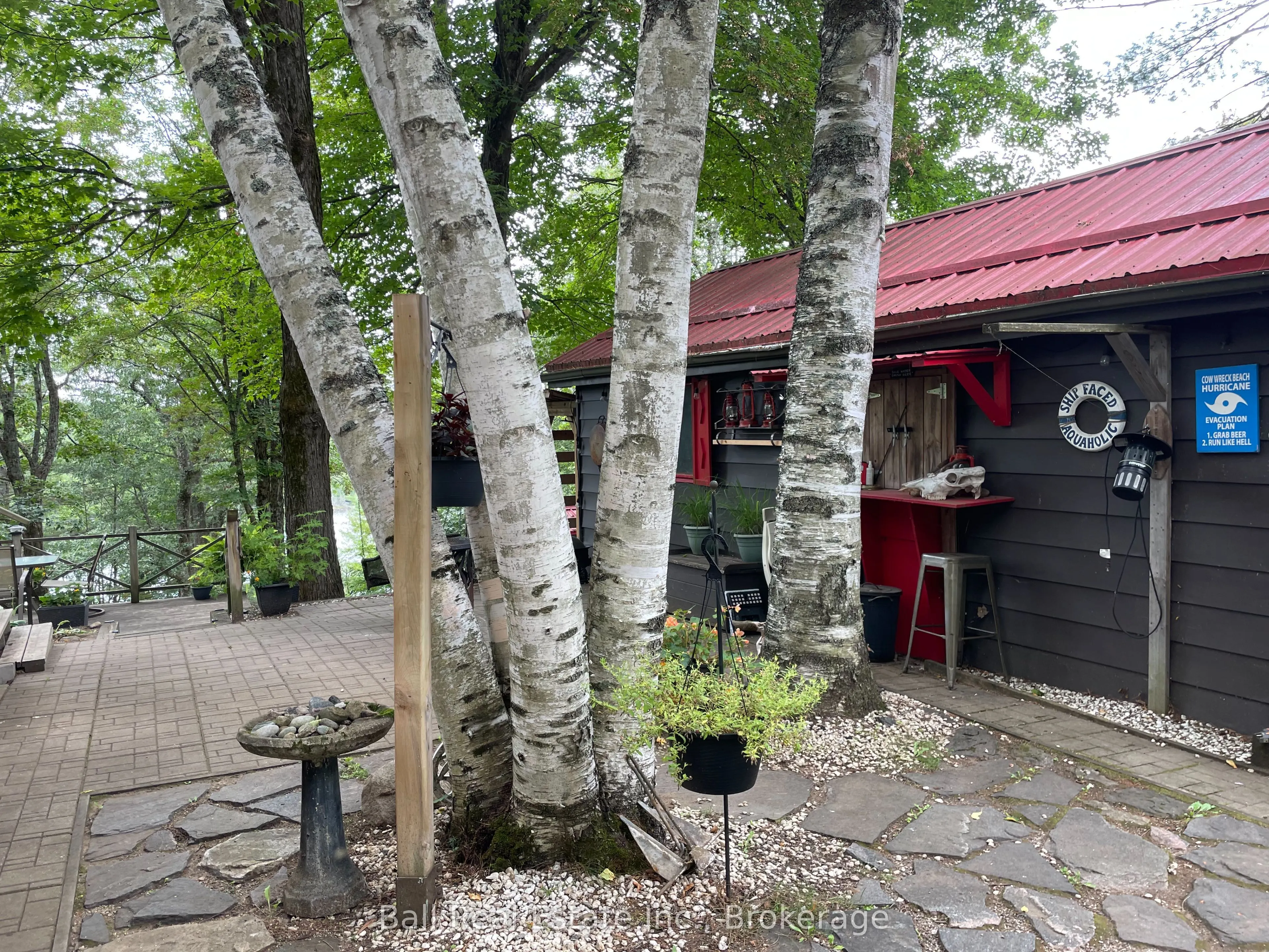 1046 Edith Crescent