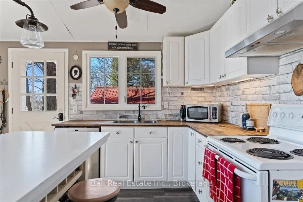 1046 Edith Crescent