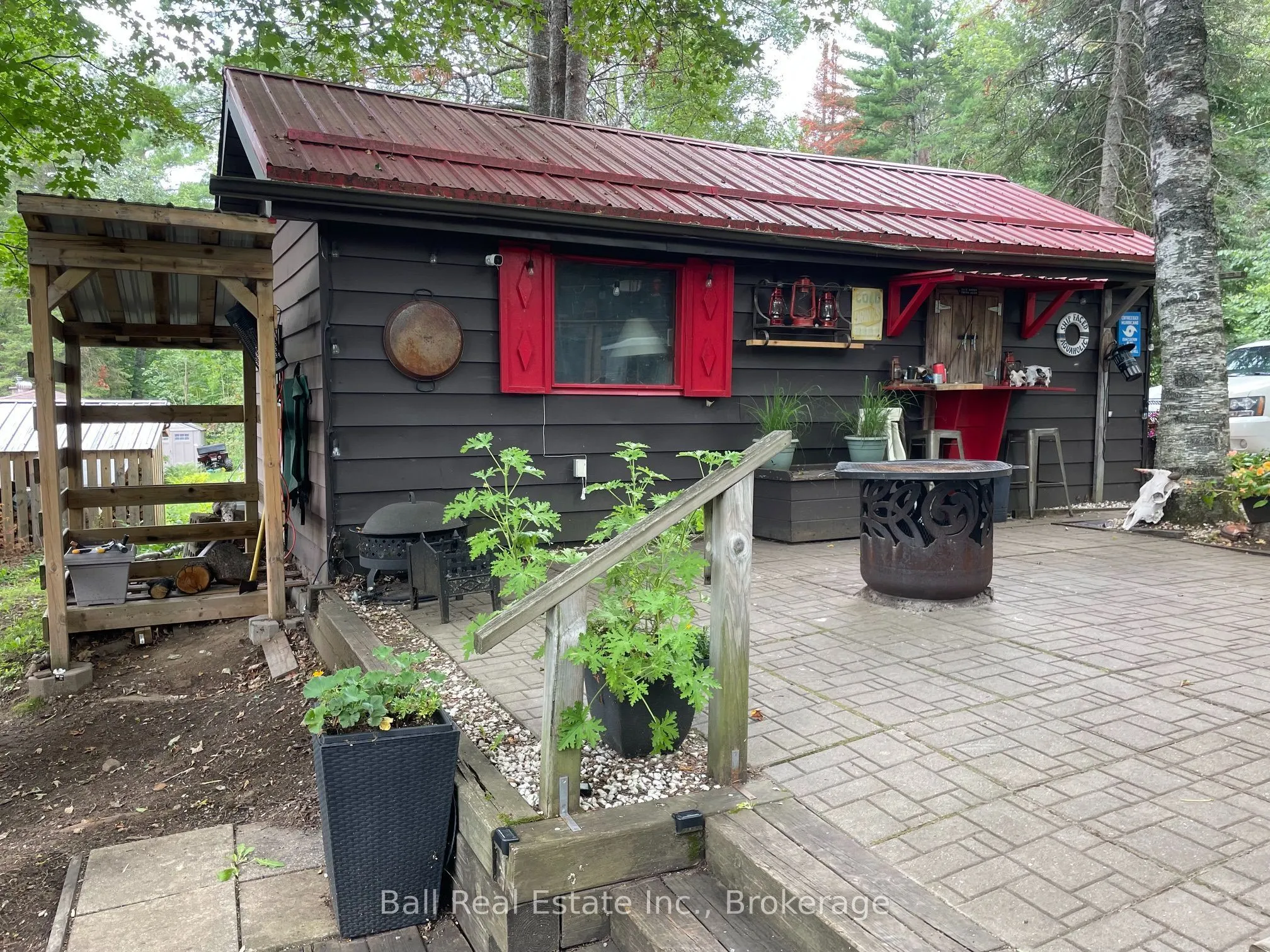 1046 Edith Crescent