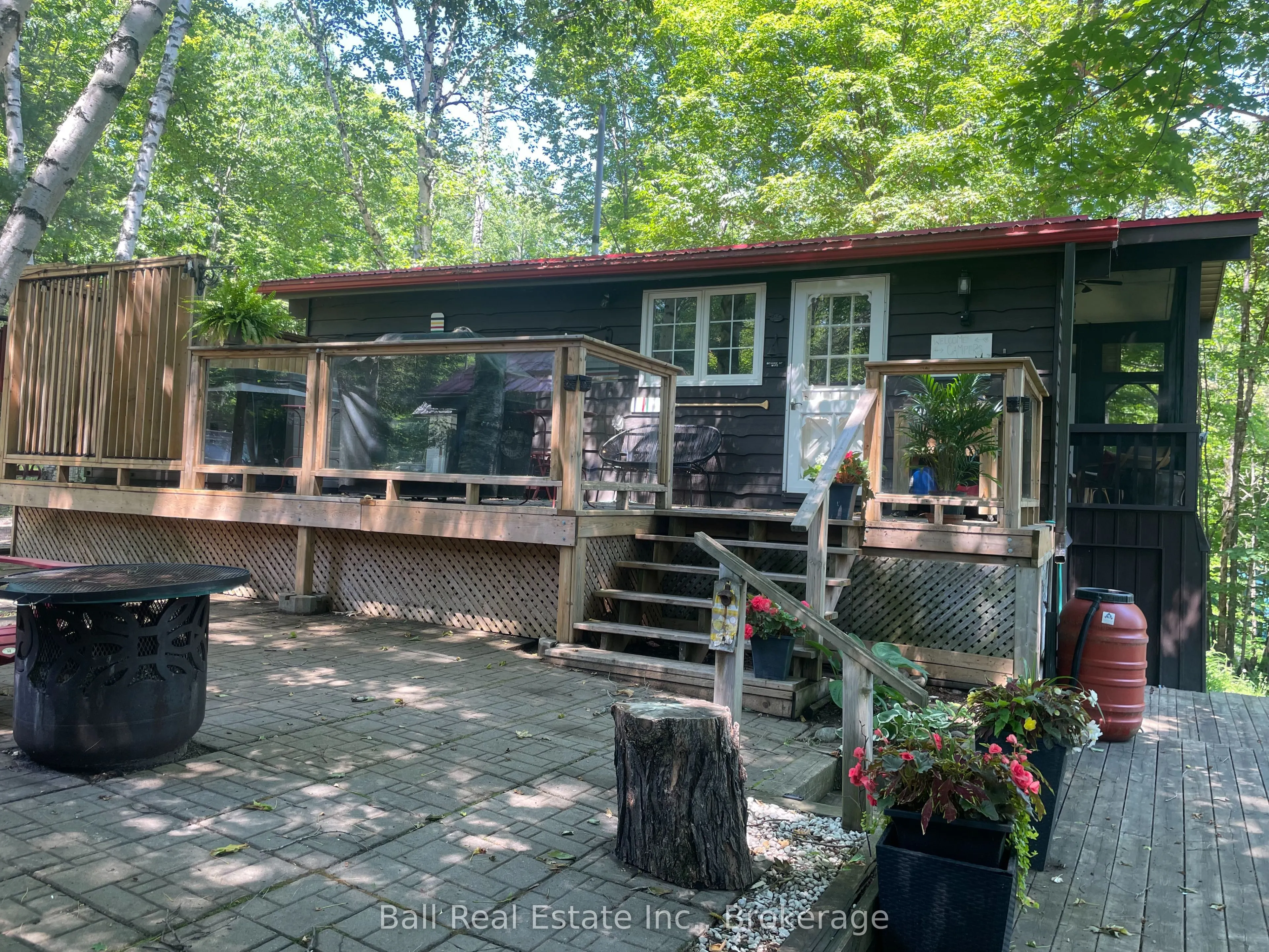 1046 Edith Crescent