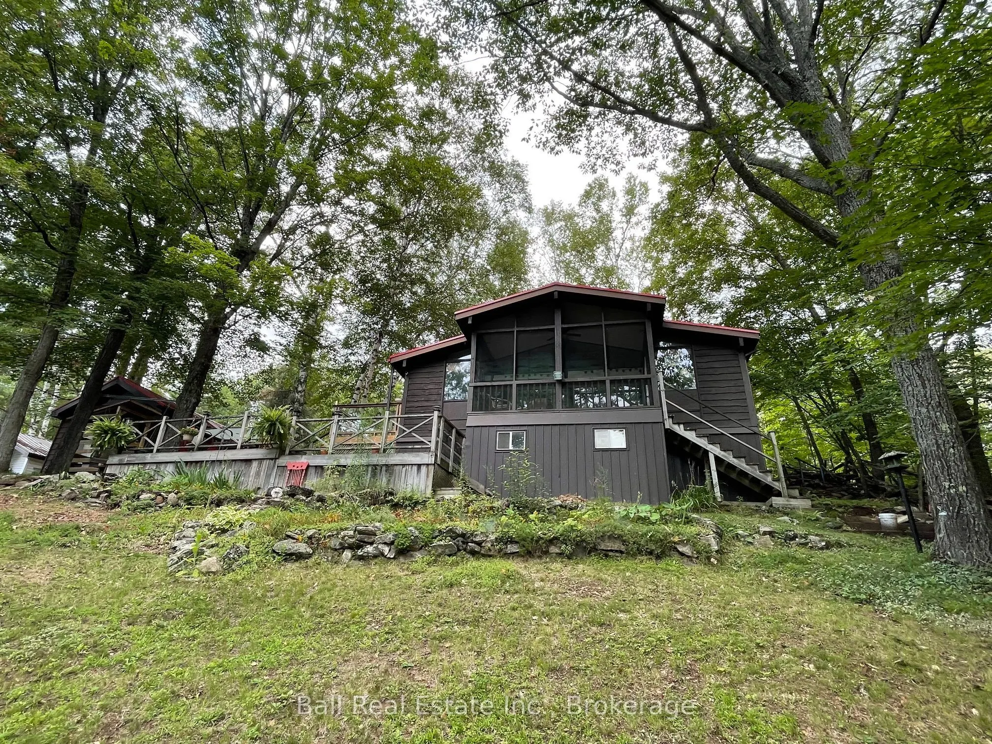 1046 Edith Crescent