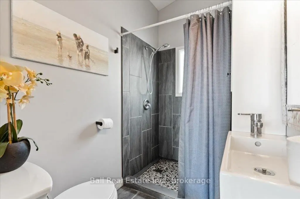 1046 Edith Crescent