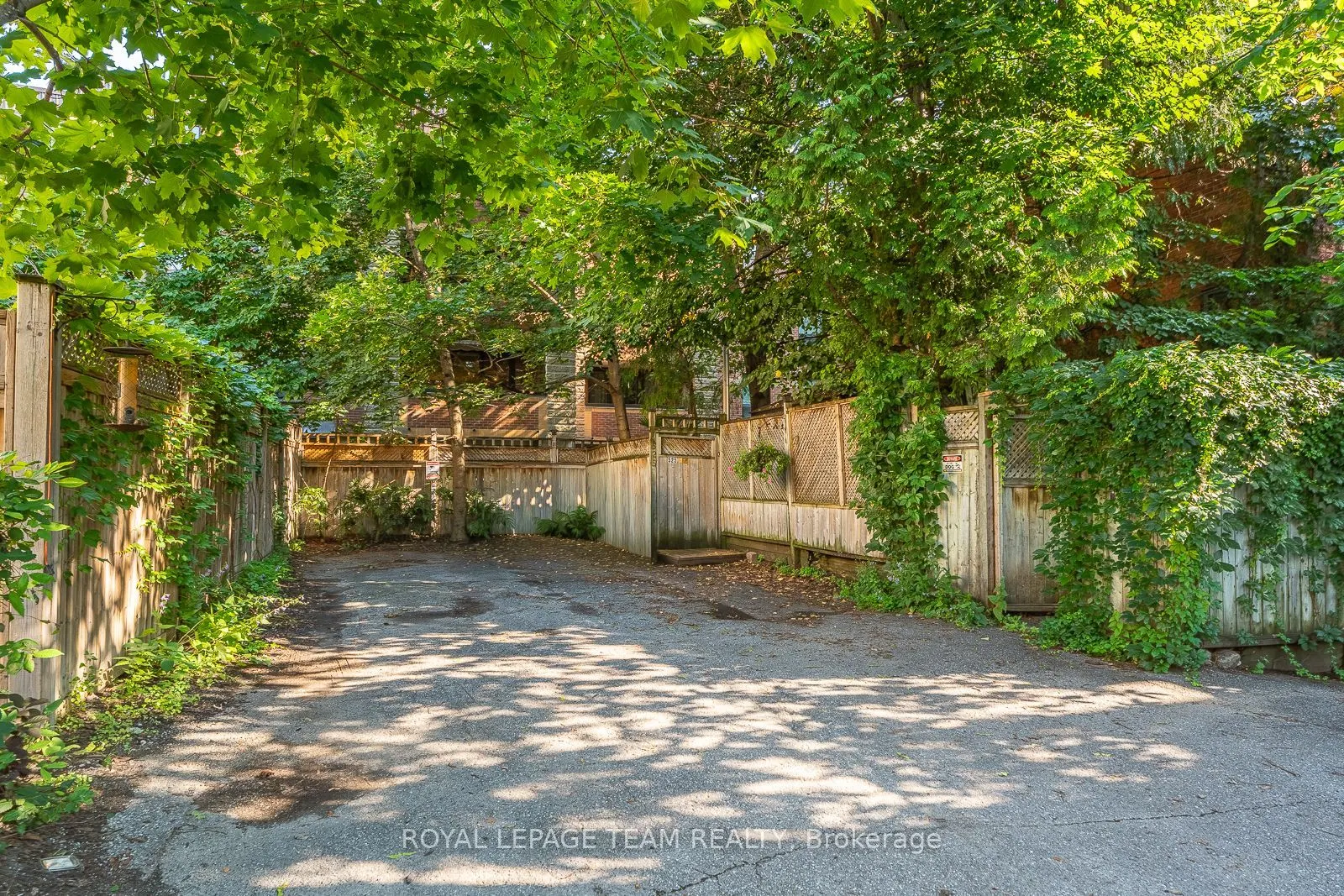525 King Edward Avenue