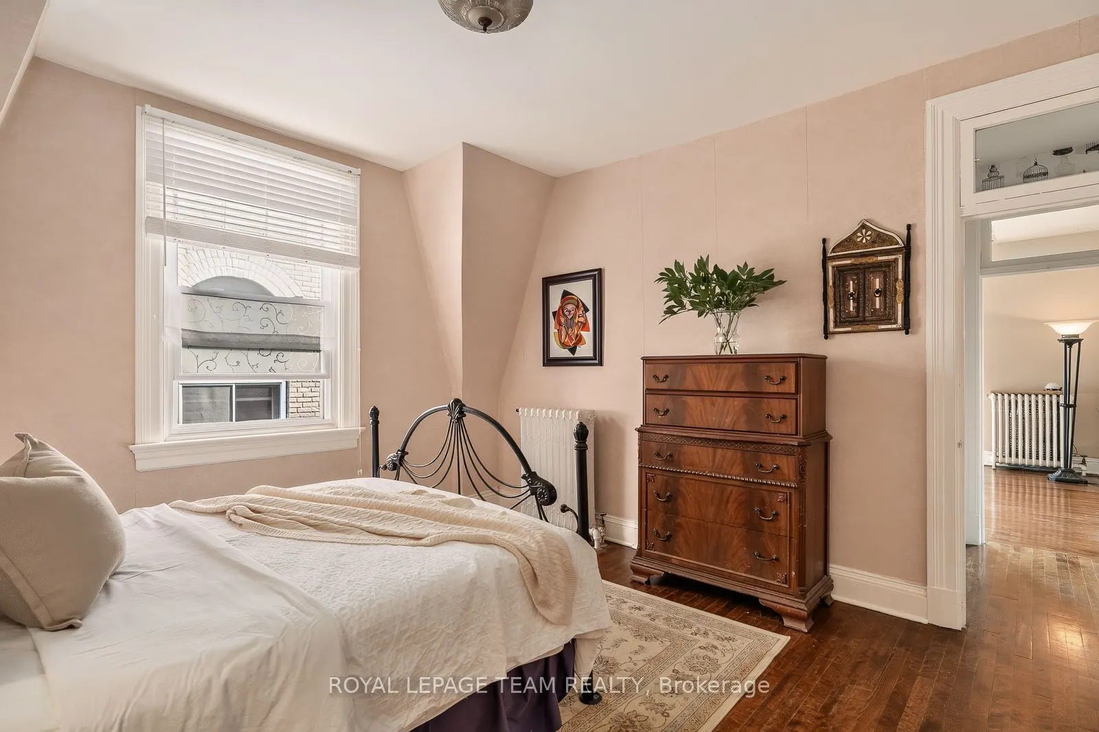 525 King Edward Avenue