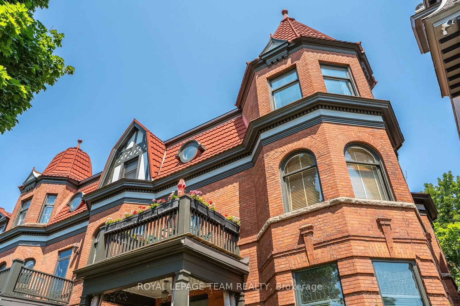 525 King Edward Avenue