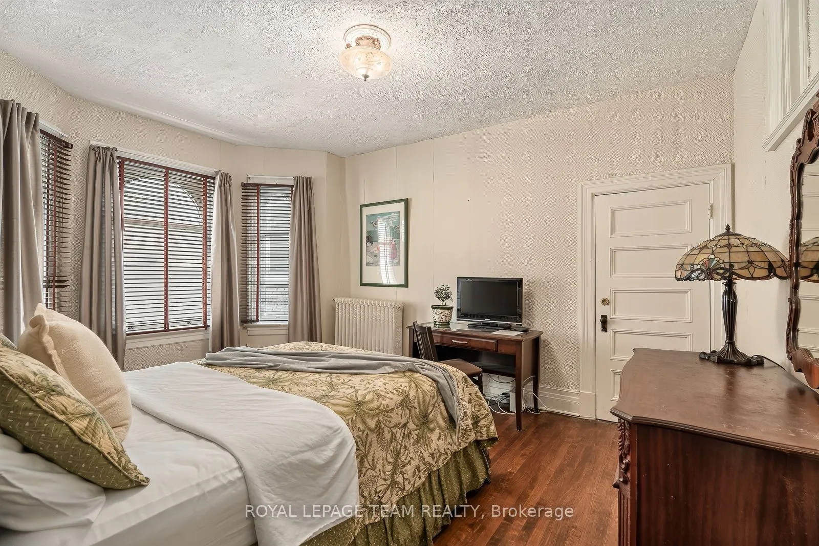 525 King Edward Avenue