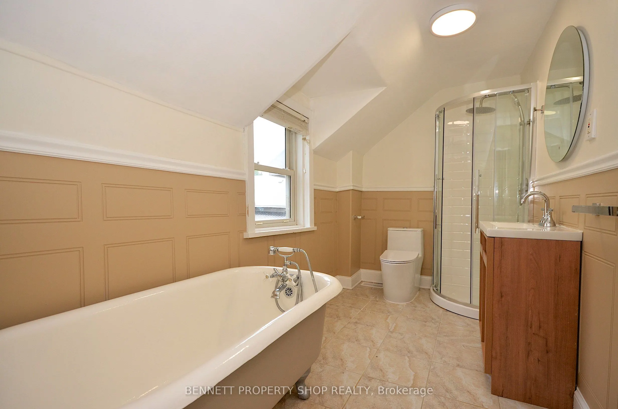 15 Daniel Street N