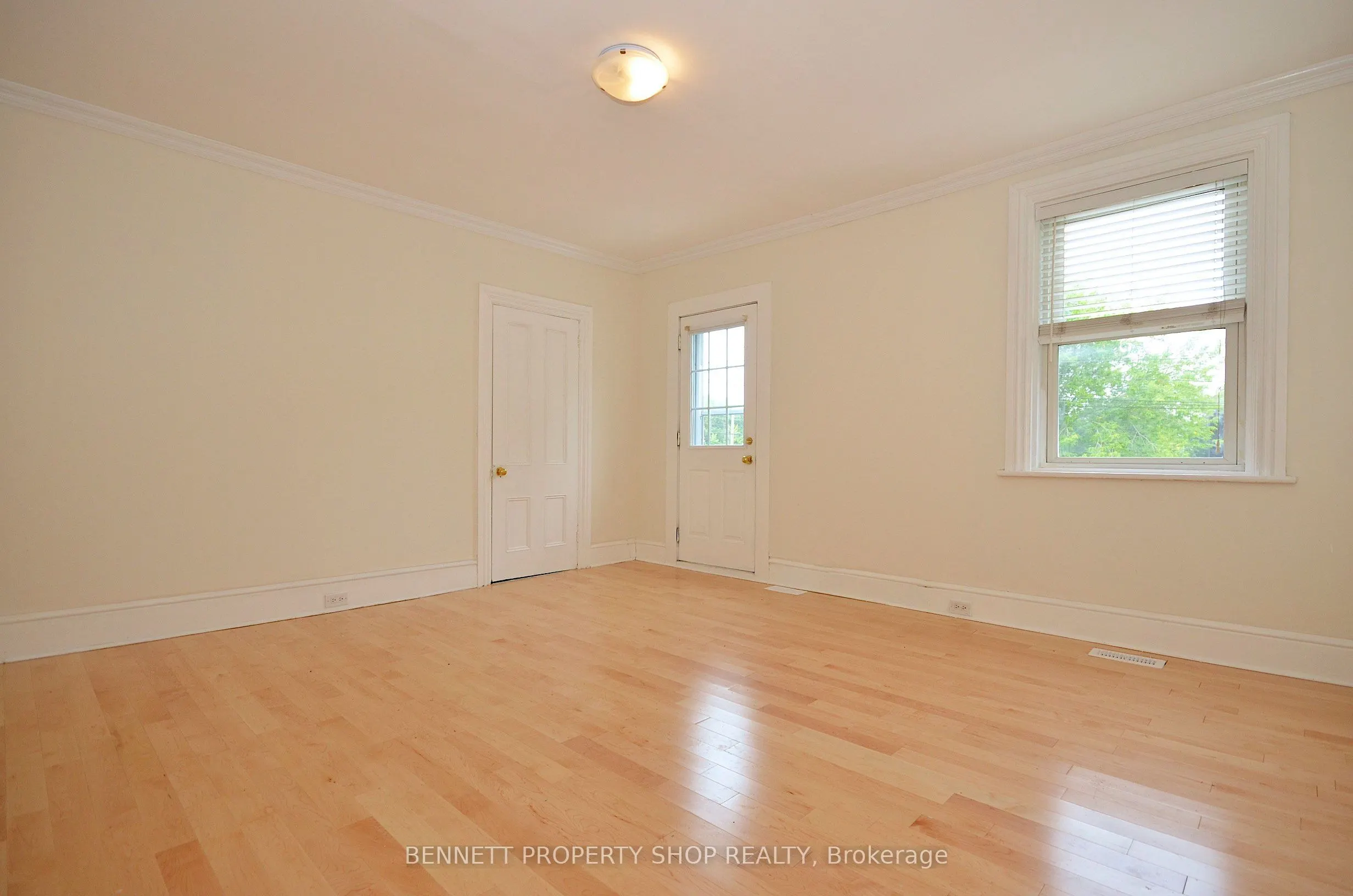 15 Daniel Street N