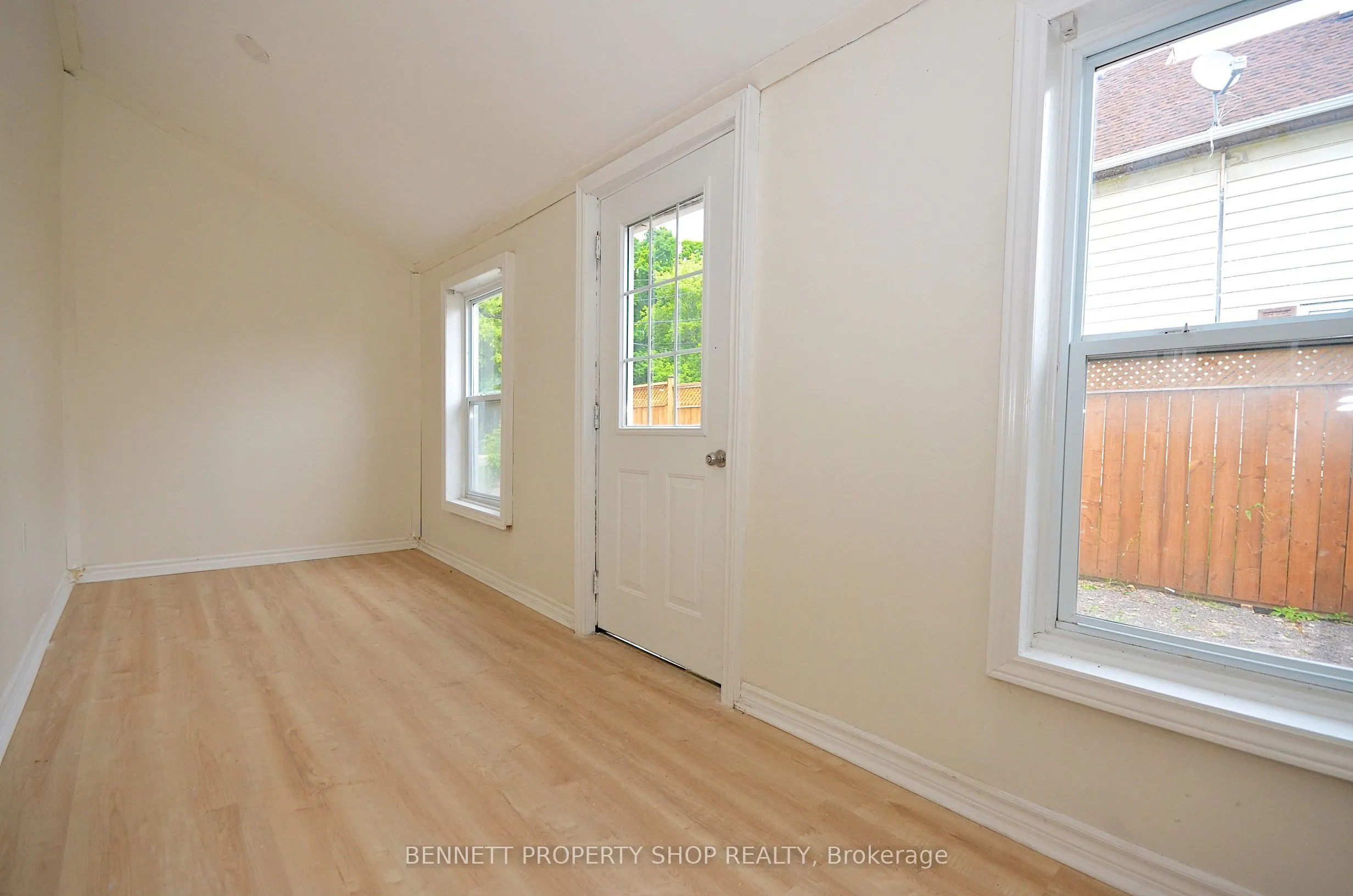 15 Daniel Street N