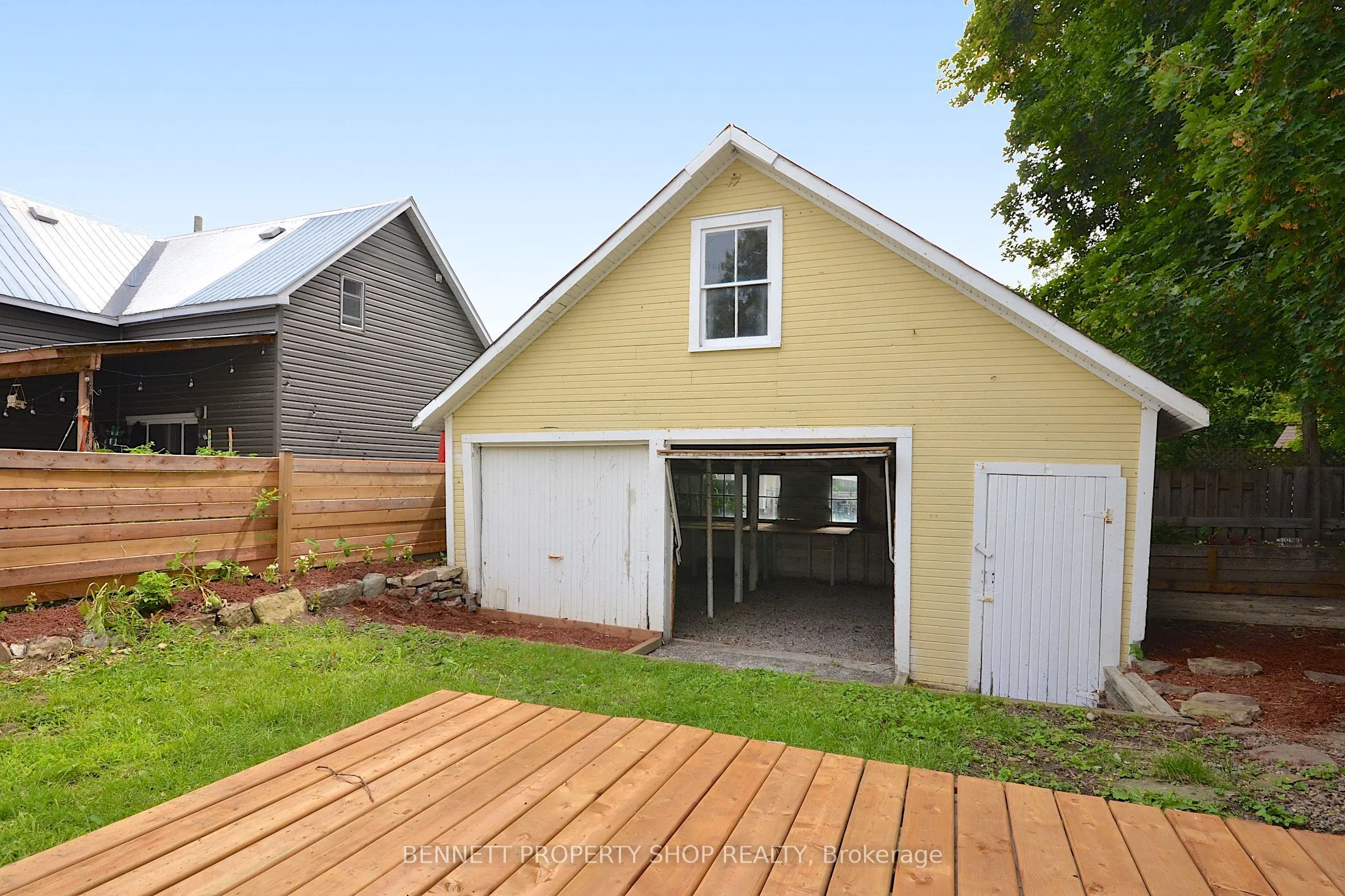 15 Daniel Street N