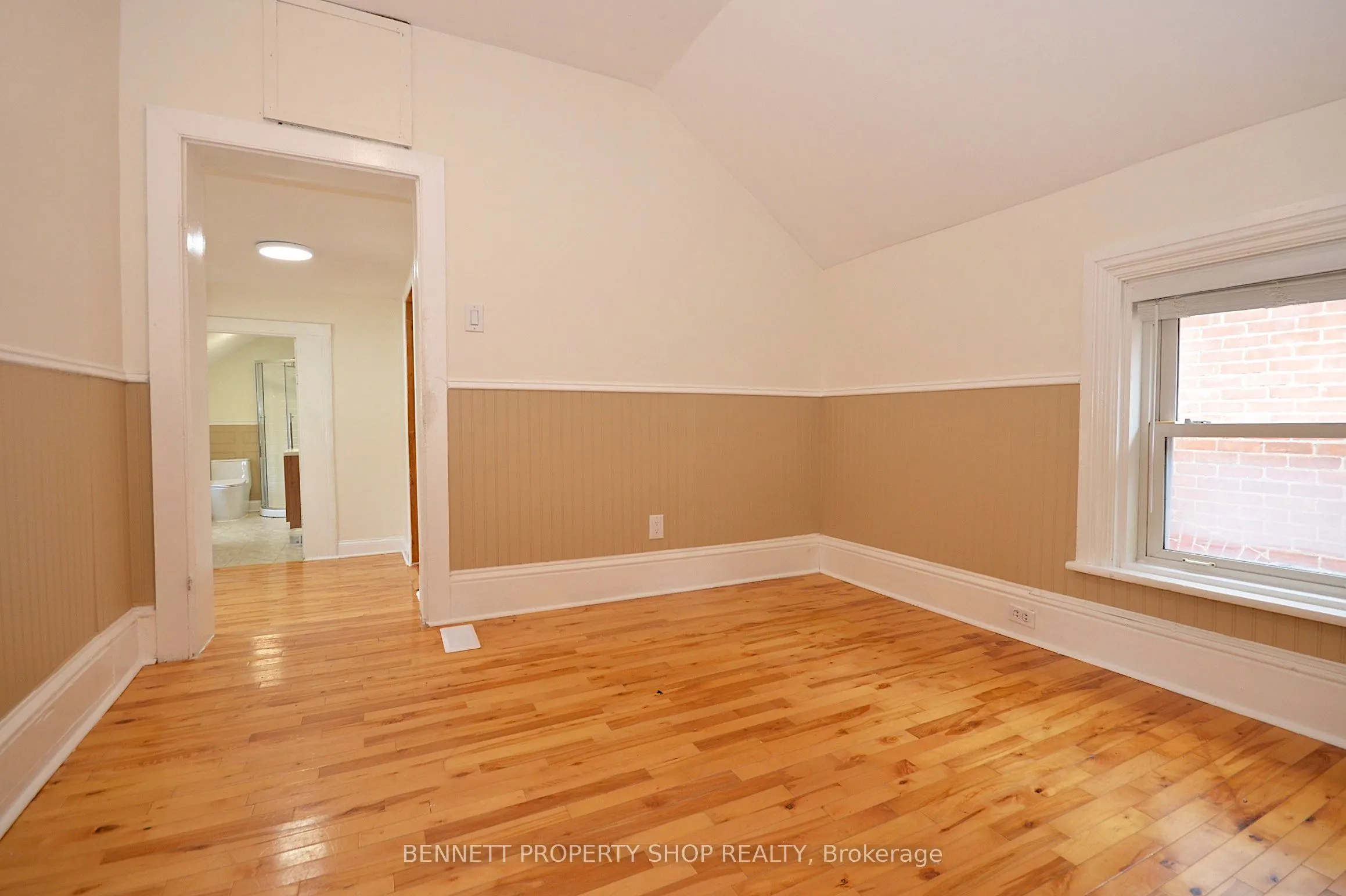 15 Daniel Street N