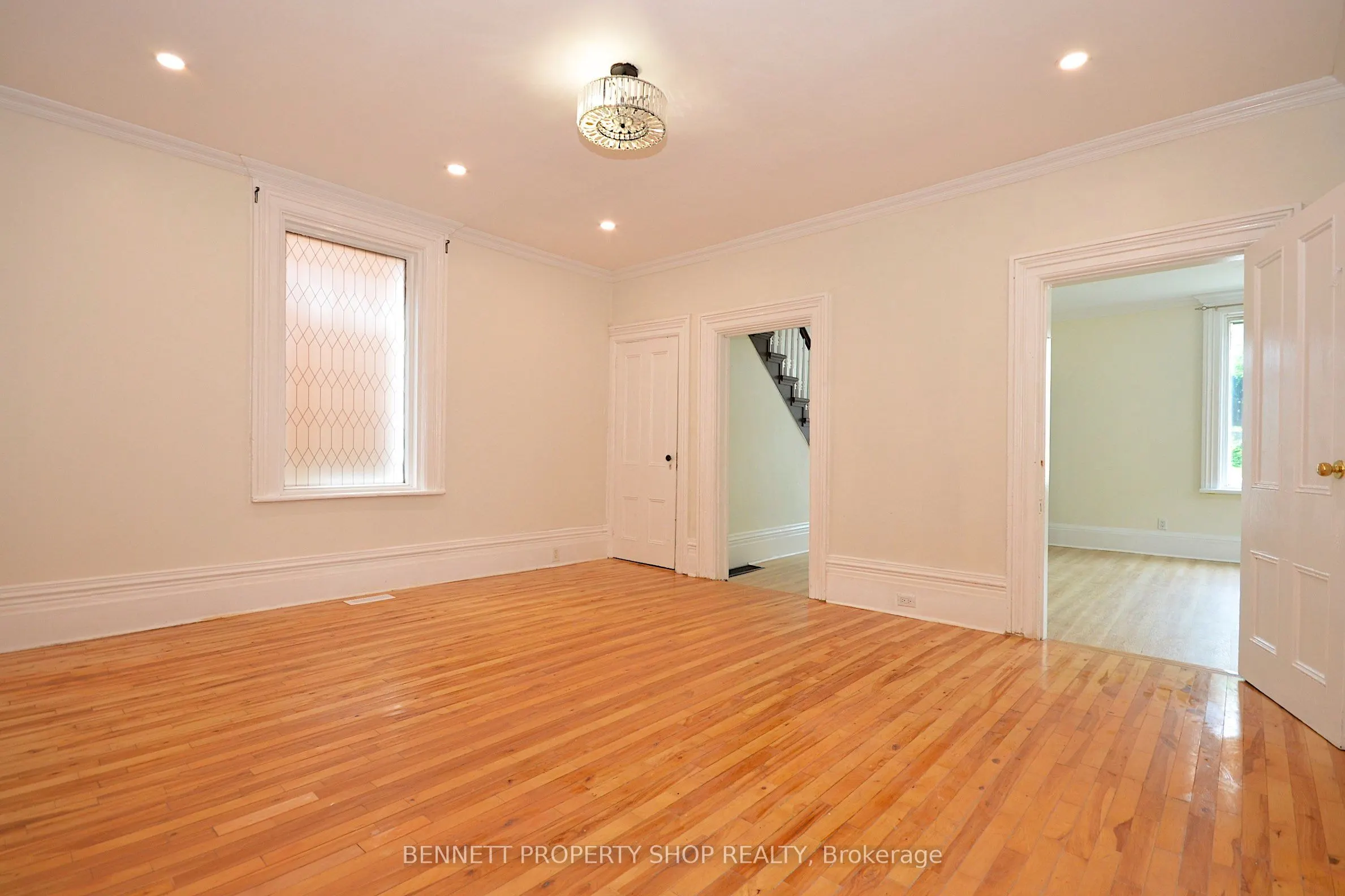 15 Daniel Street N