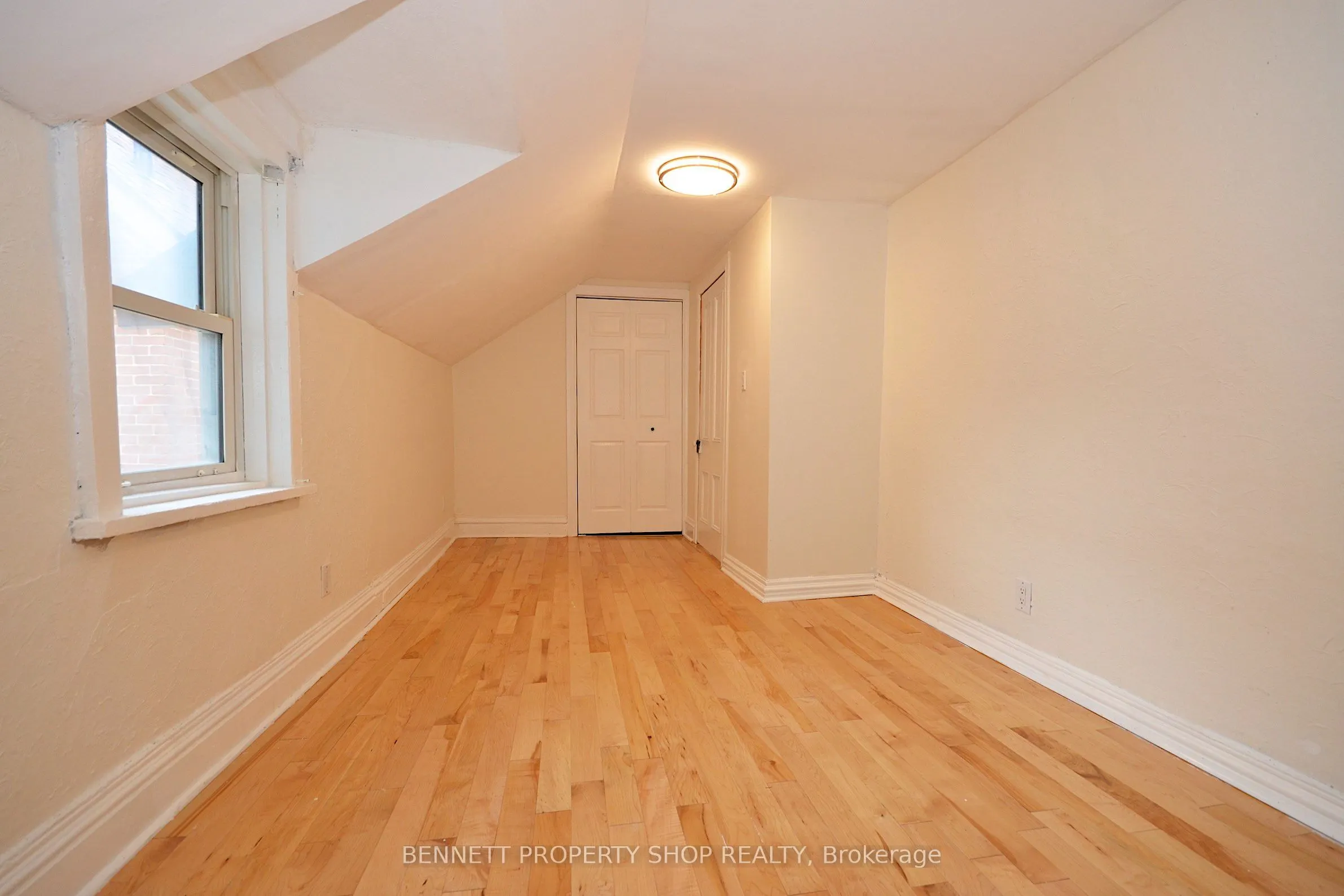 15 Daniel Street N