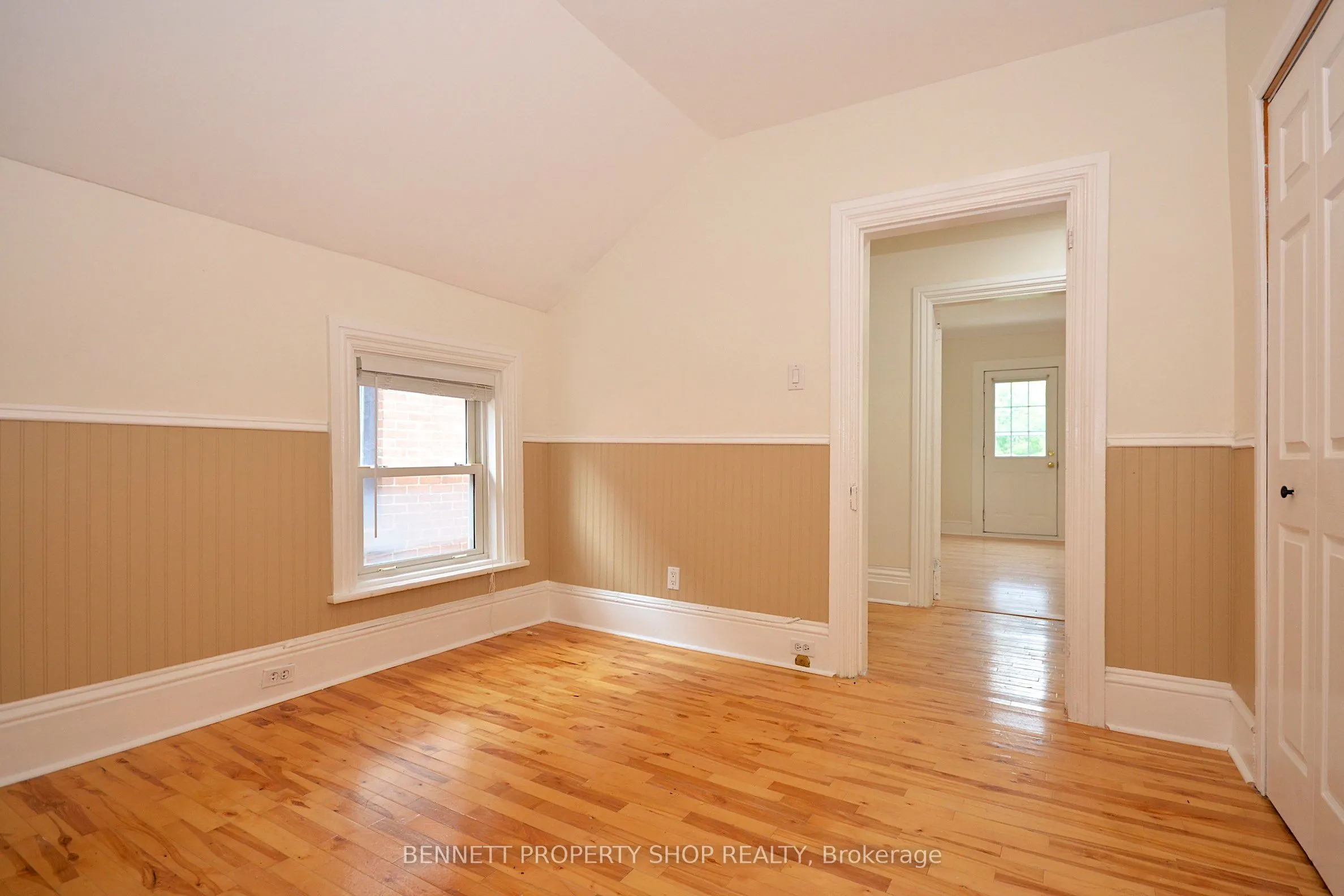 15 Daniel Street N
