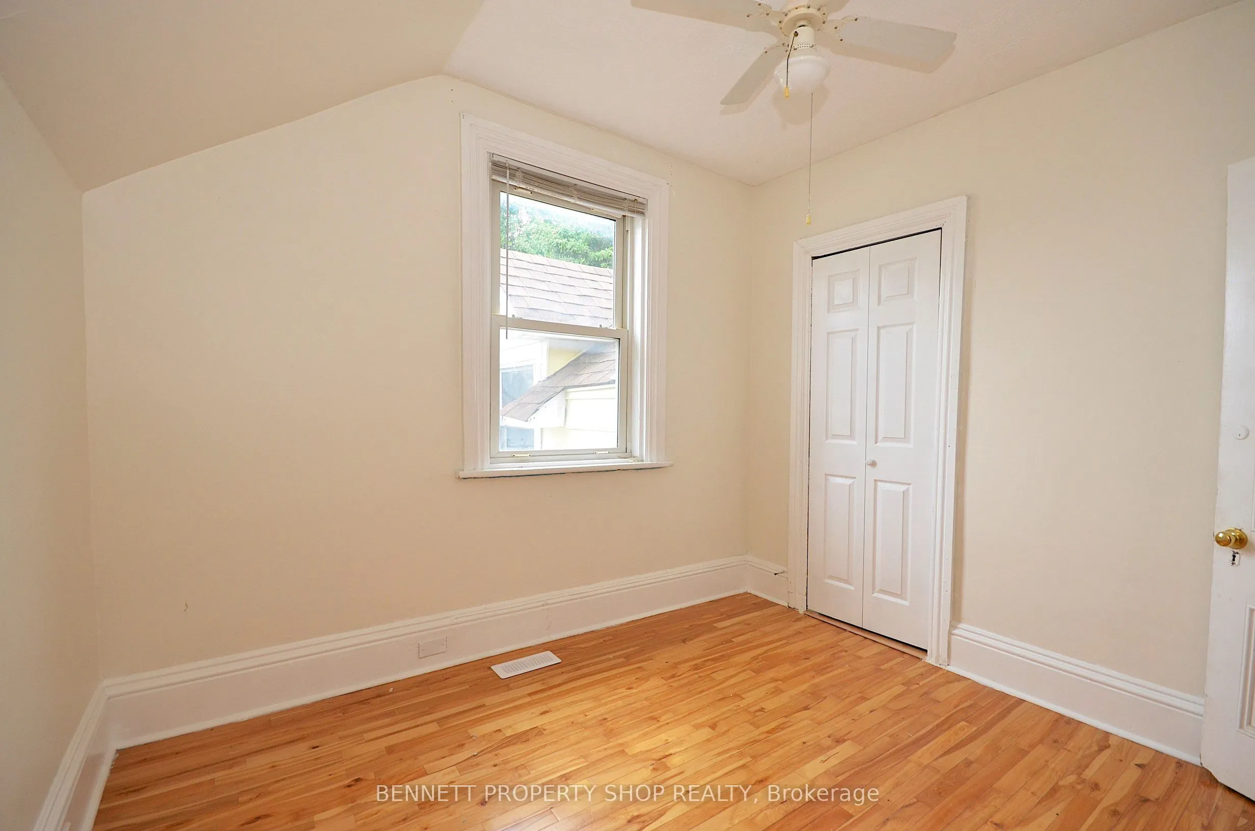 15 Daniel Street N